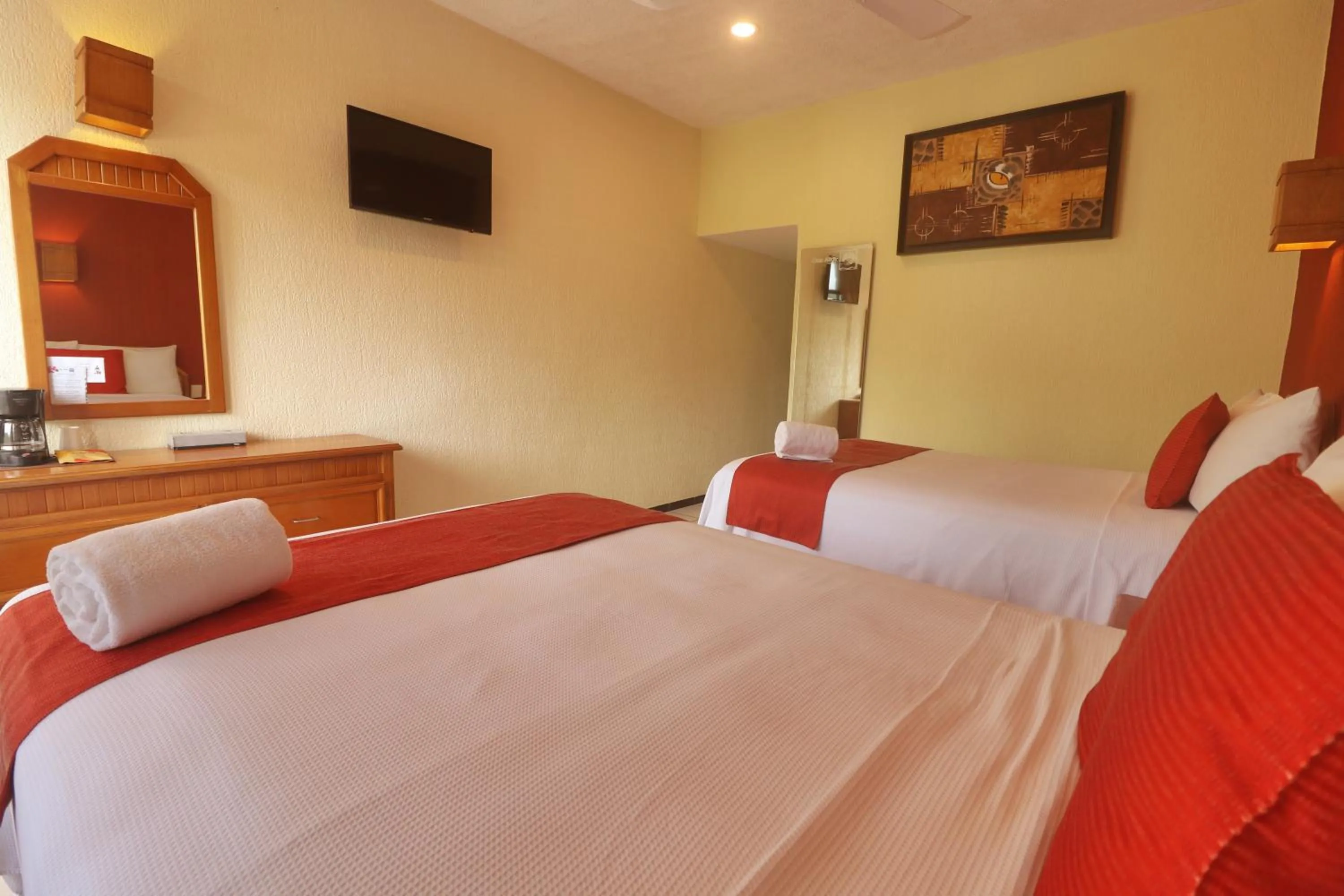 Photo of the whole room, Bed in Surf Olas Altas