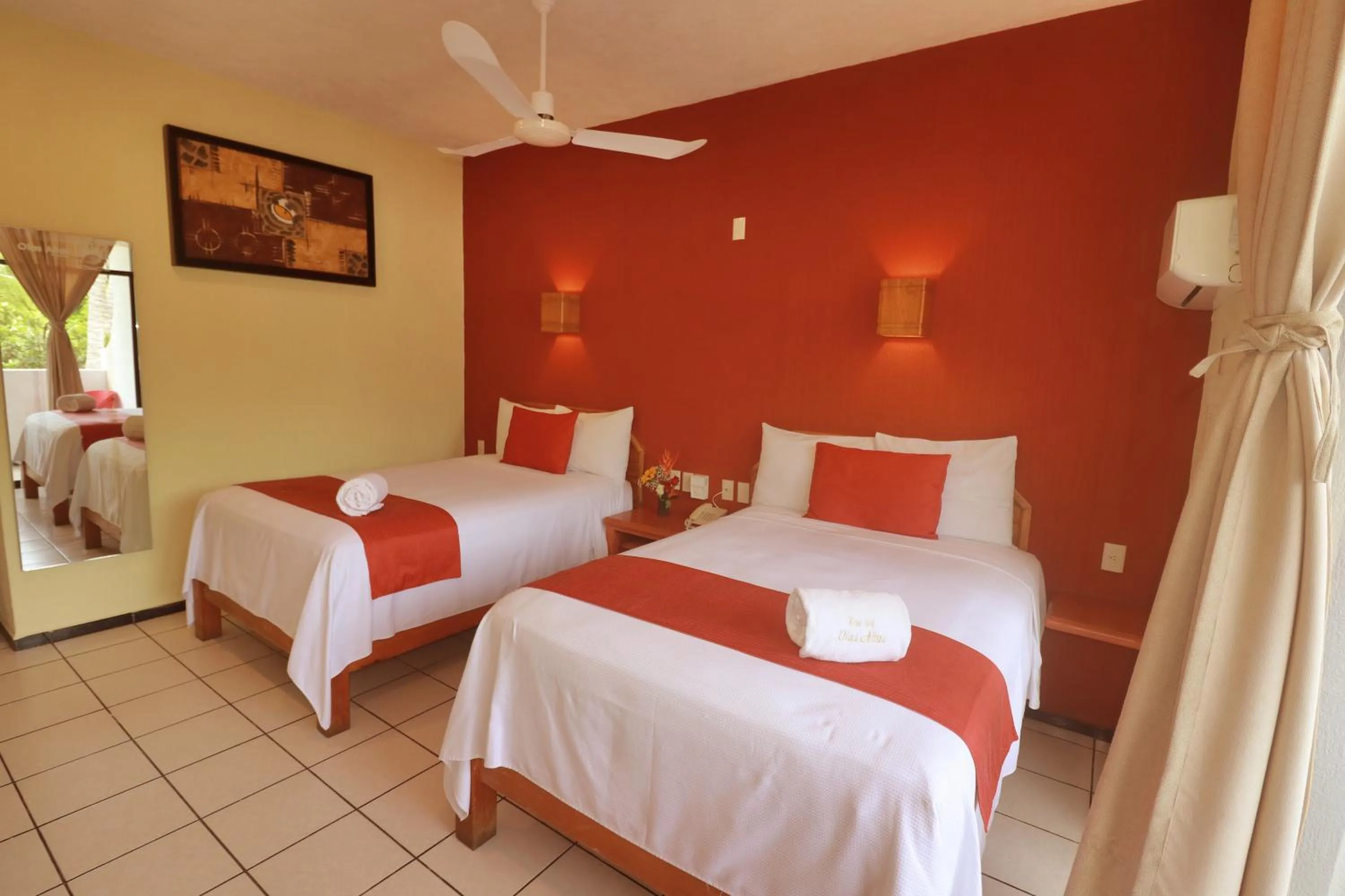 Photo of the whole room, Bed in Surf Olas Altas