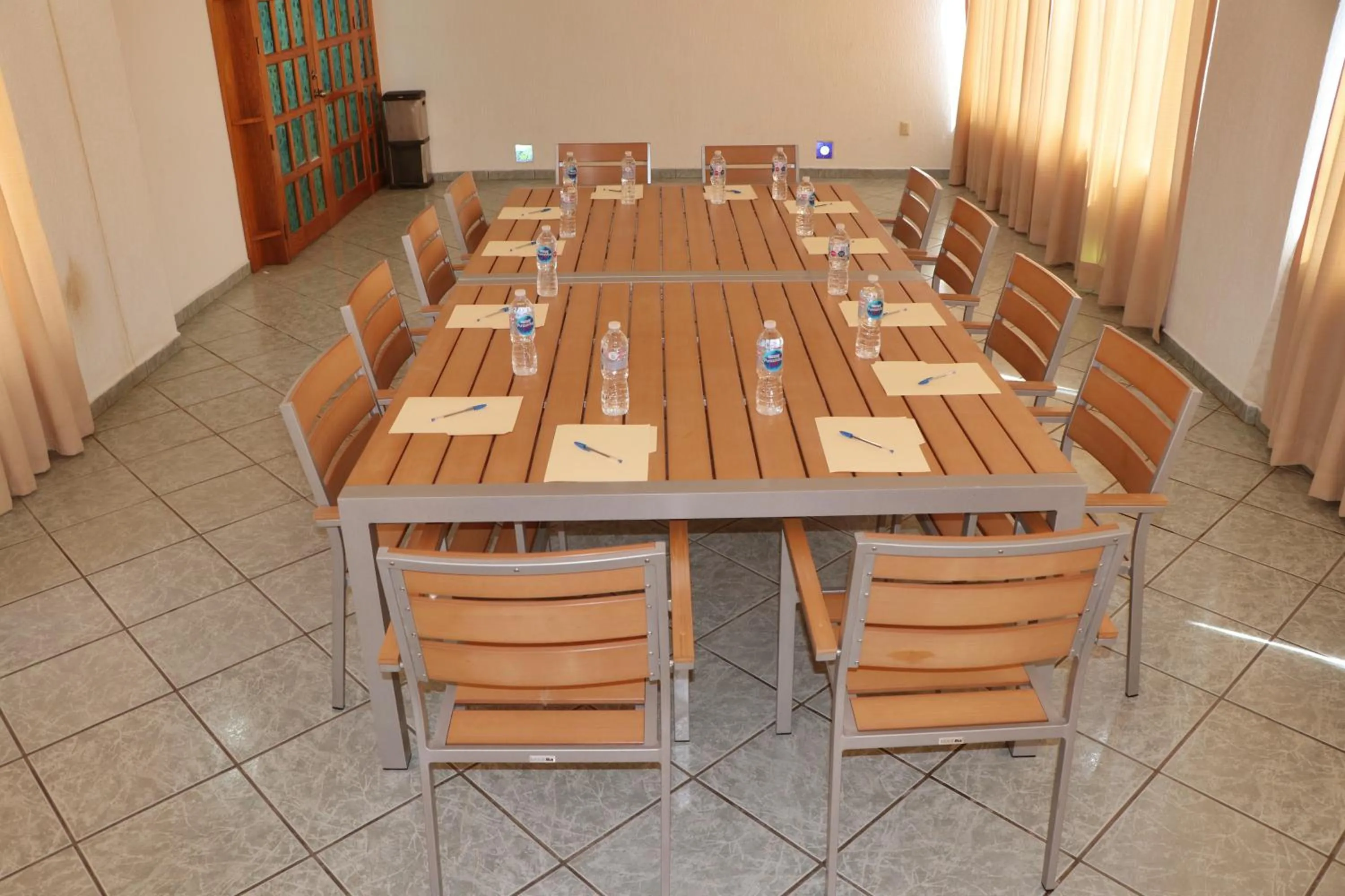 Business facilities in Surf Olas Altas