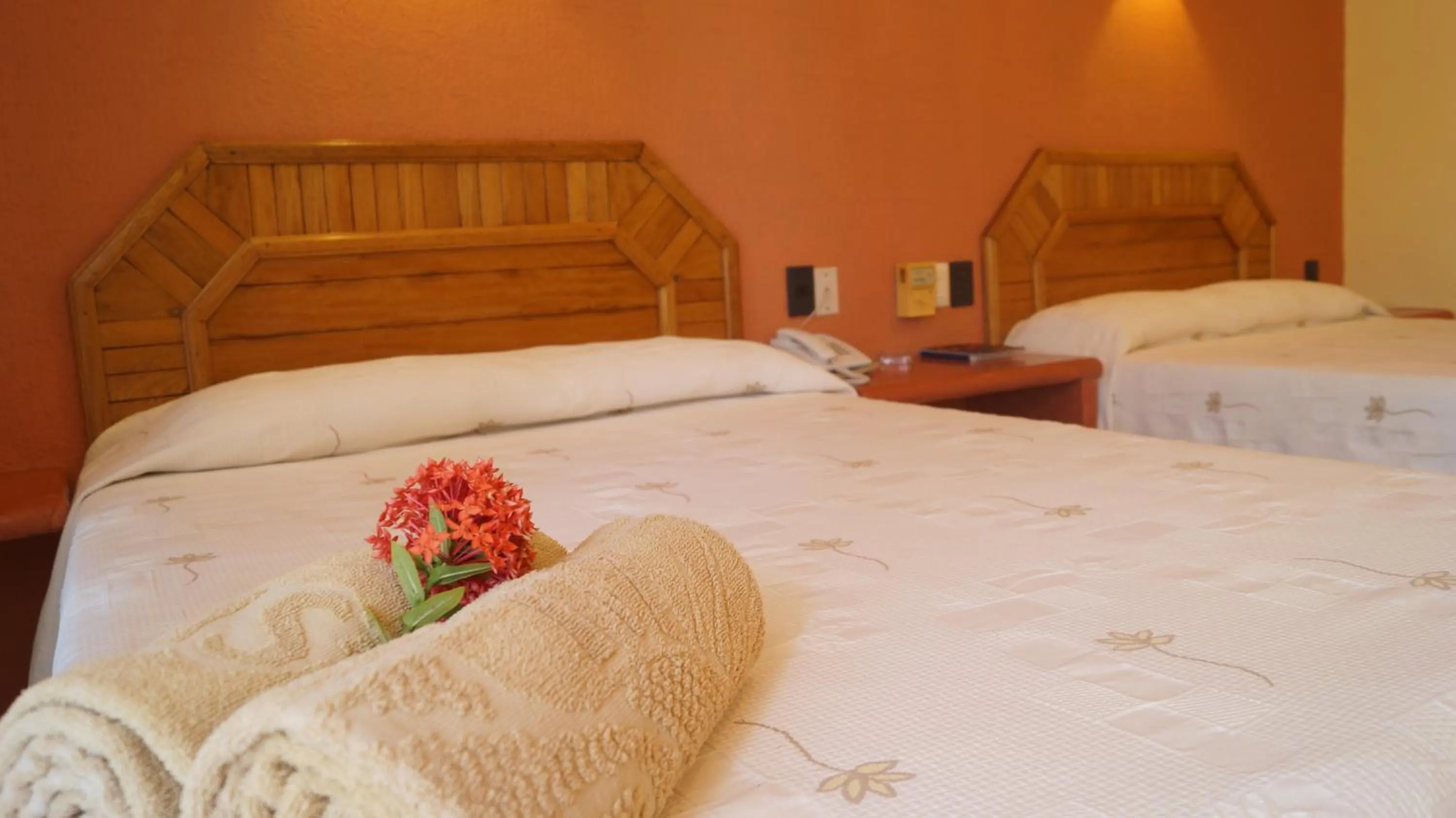 Photo of the whole room, Bed in Surf Olas Altas