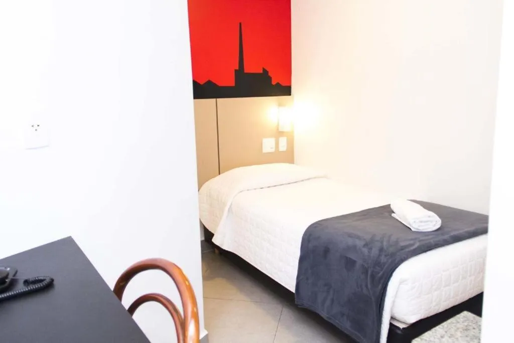 Bed in Minuano Hotel Express próx Orla Lago Guaíba, Mercado Público, 300 m Rodoviária