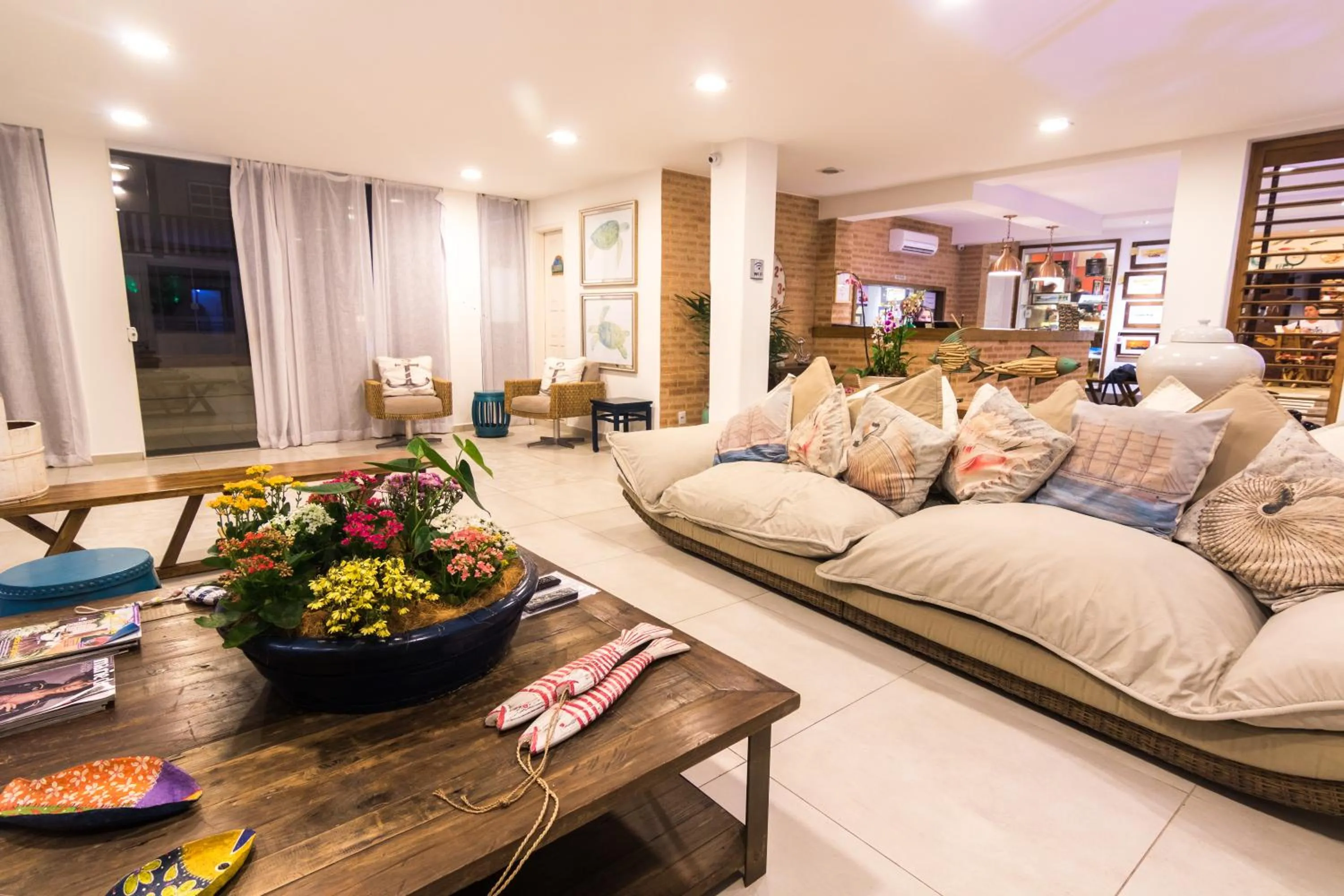 Communal lounge/ TV room in Pousada da Prainha