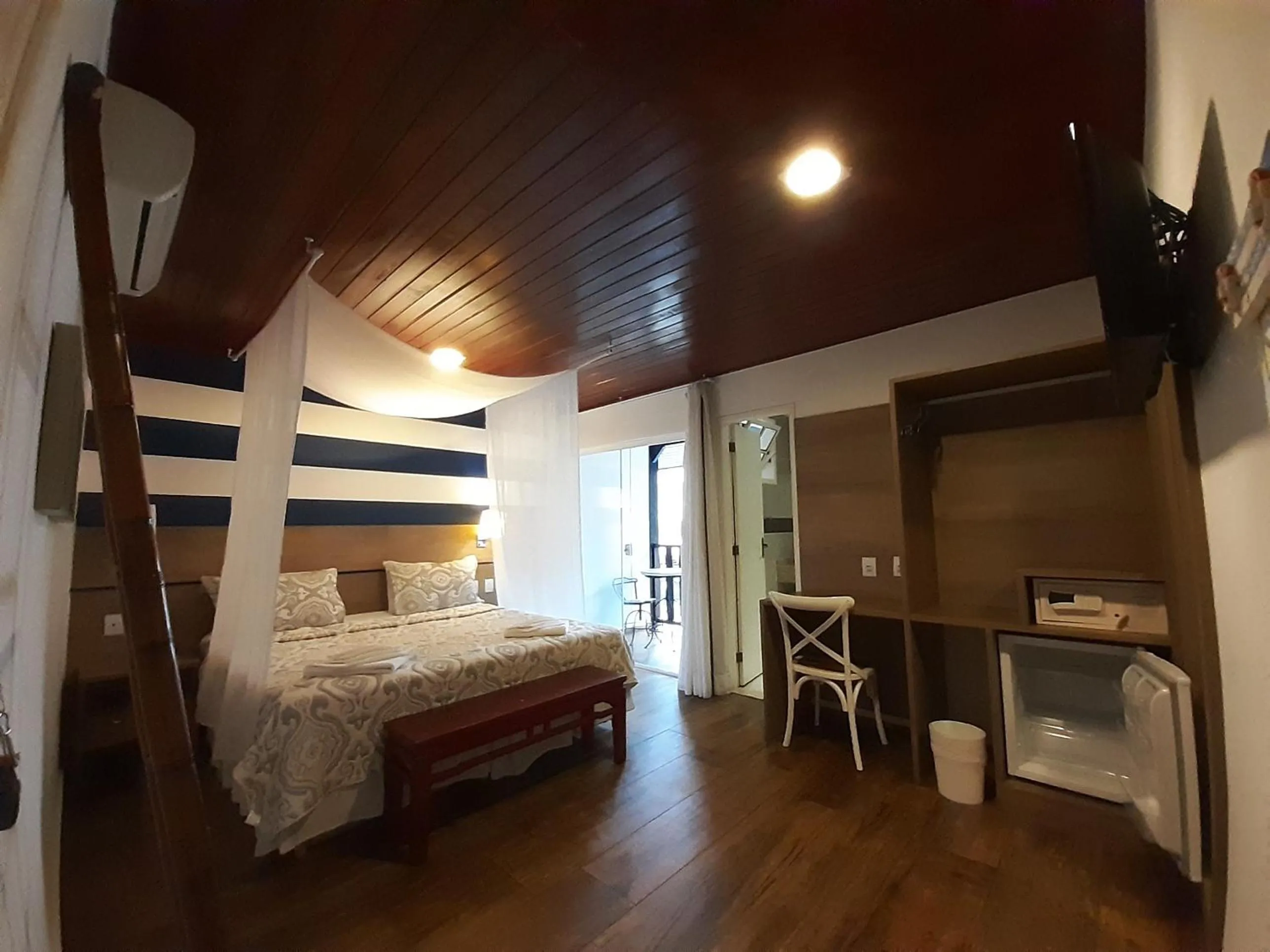 Photo of the whole room, Bed in Pousada da Prainha