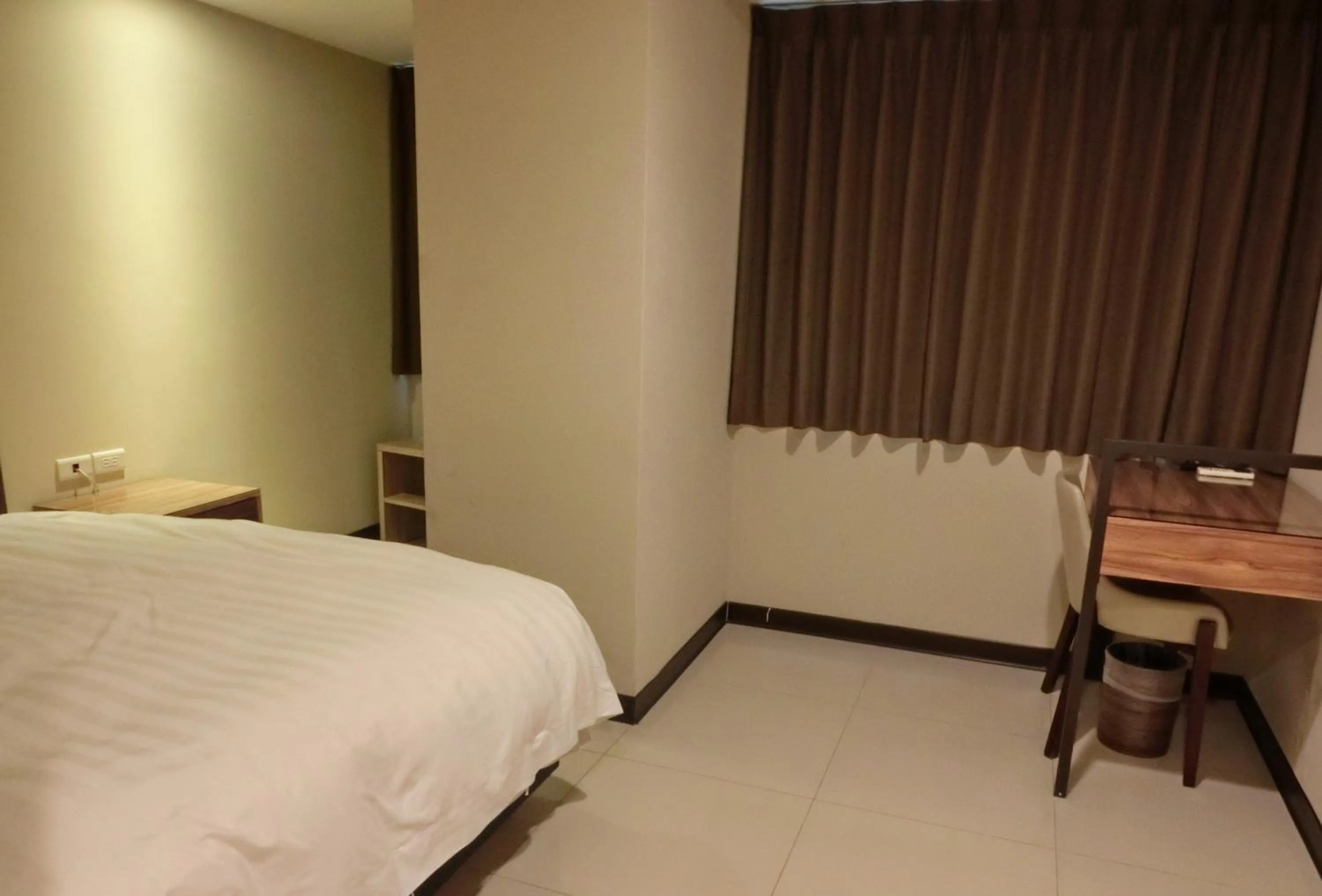 Photo of the whole room, Bed in Greeninn Hotel