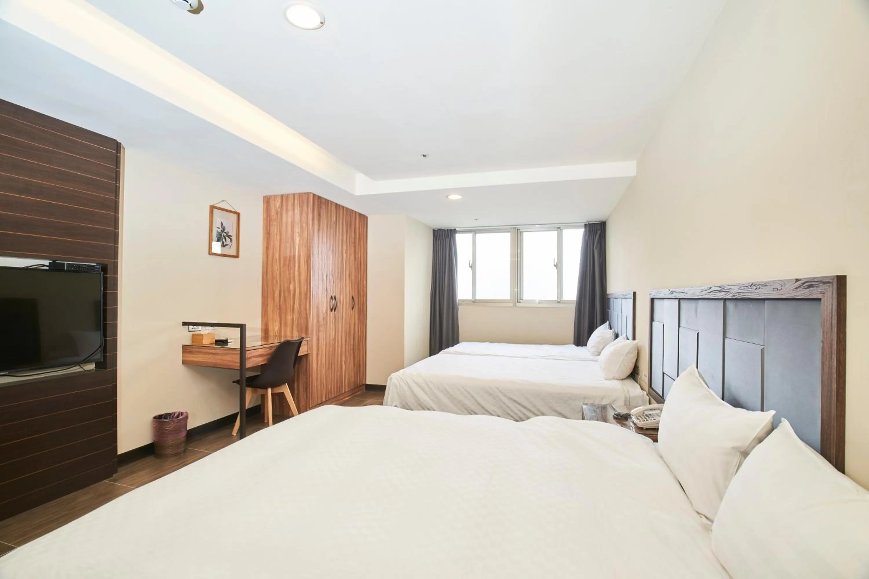 Photo of the whole room, Bed in Greeninn Hotel