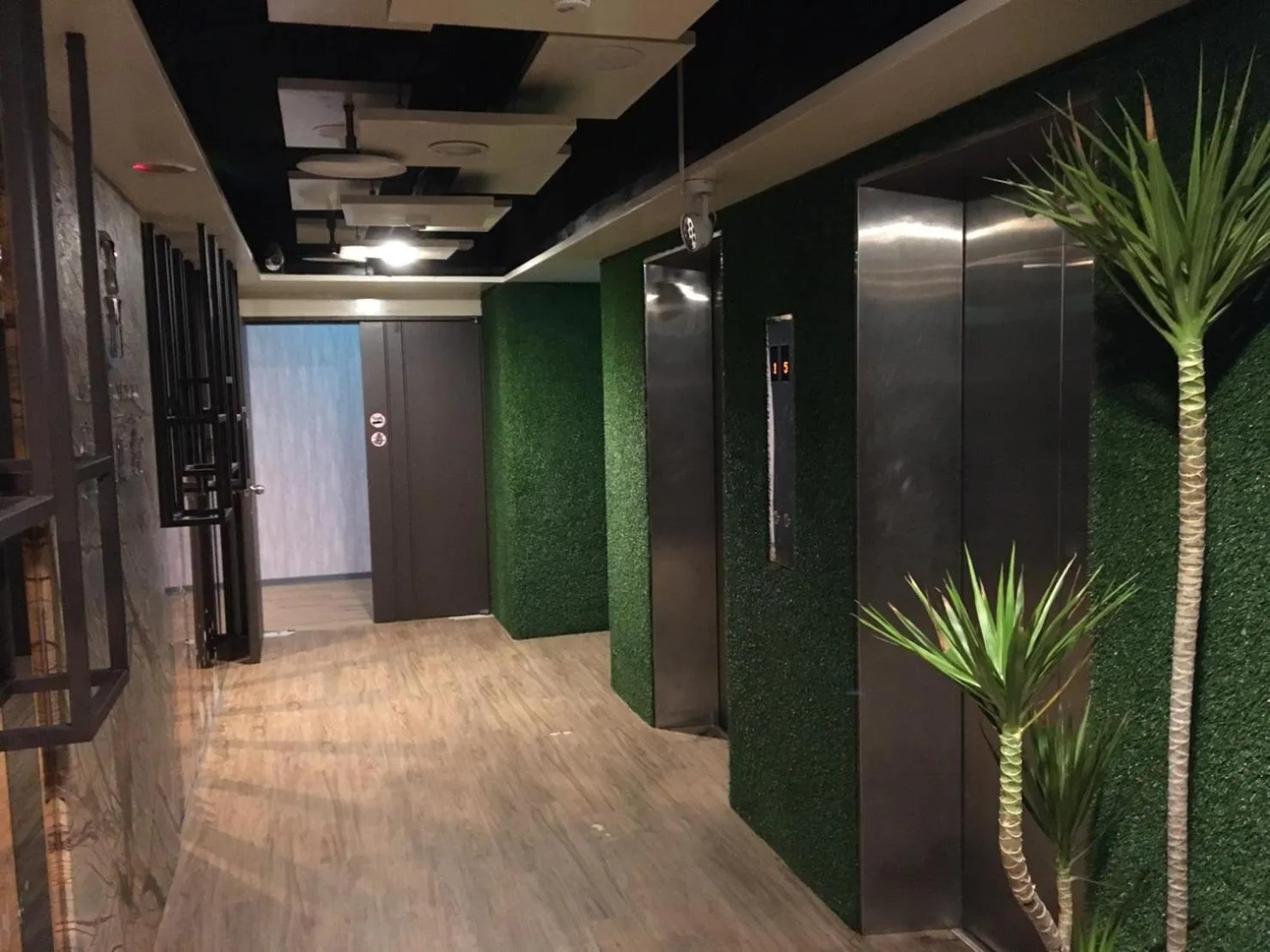 Facade/entrance in Greeninn Hotel