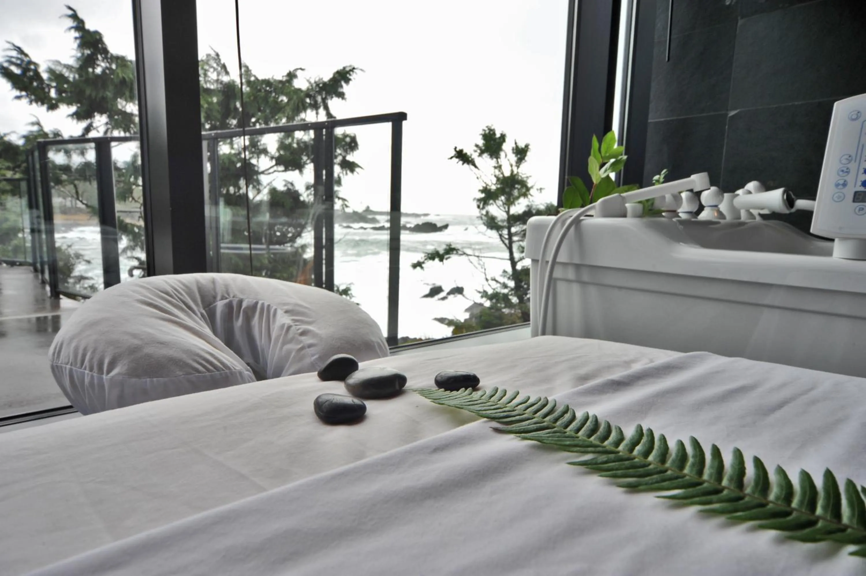 Spa and wellness centre/facilities in Black Rock Oceanfront Resort