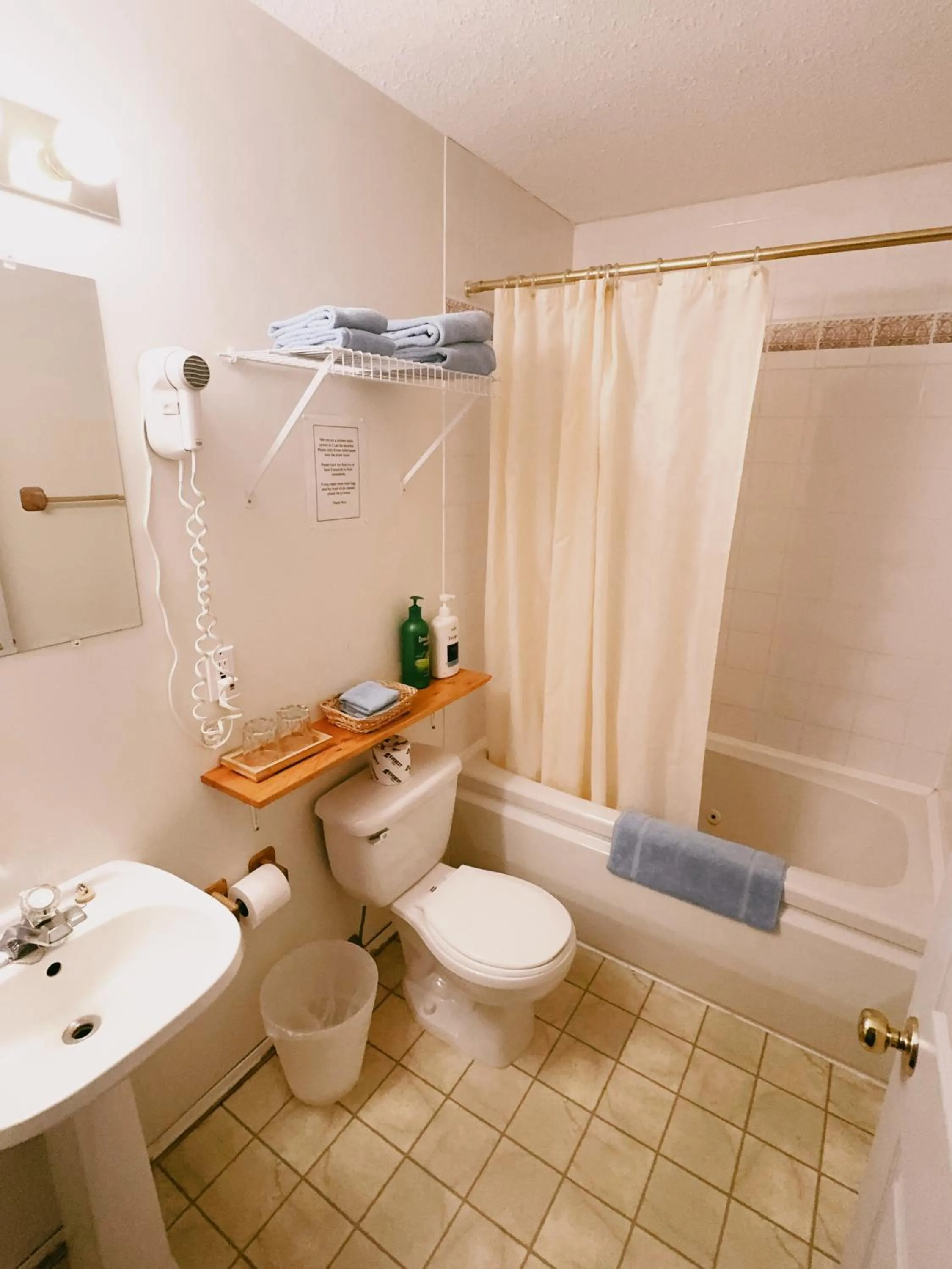 Bathroom in Alpine Meadows Lodge