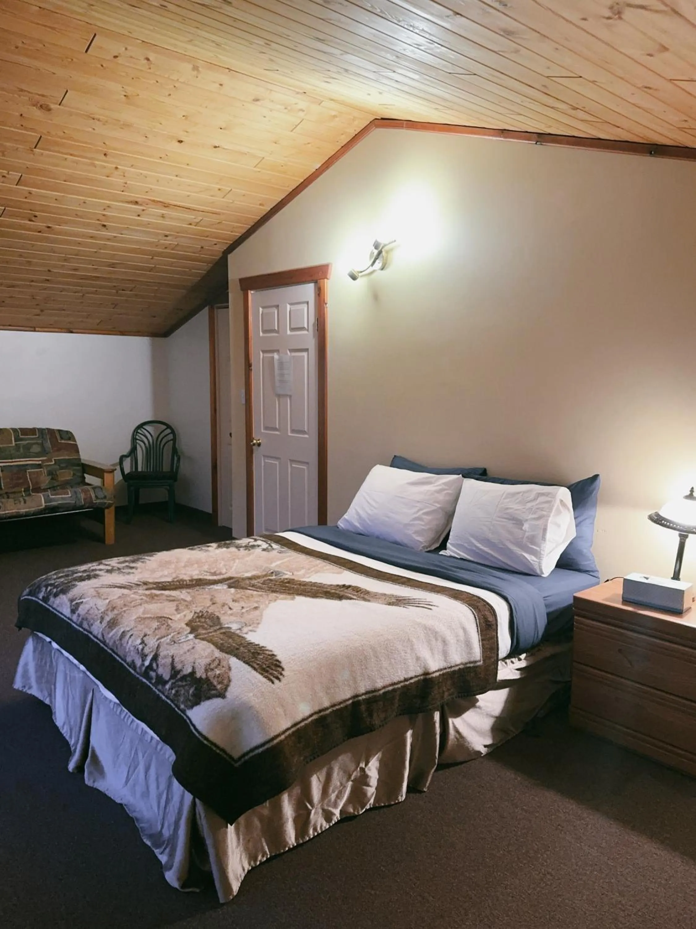 Bed in Alpine Meadows Lodge