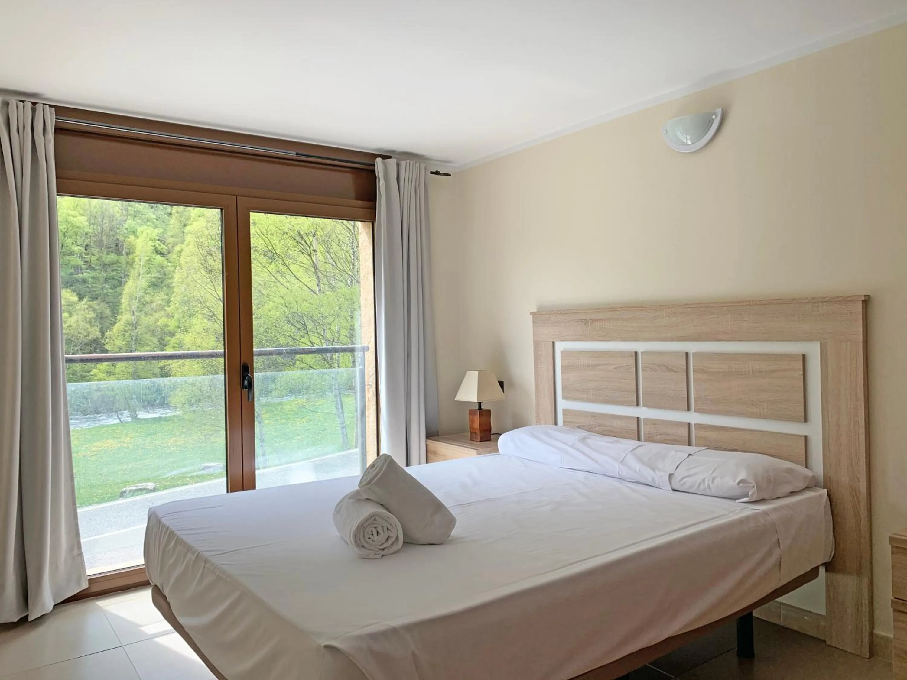 Bedroom, Bed in Apartamentos Llorts Ordino 3000