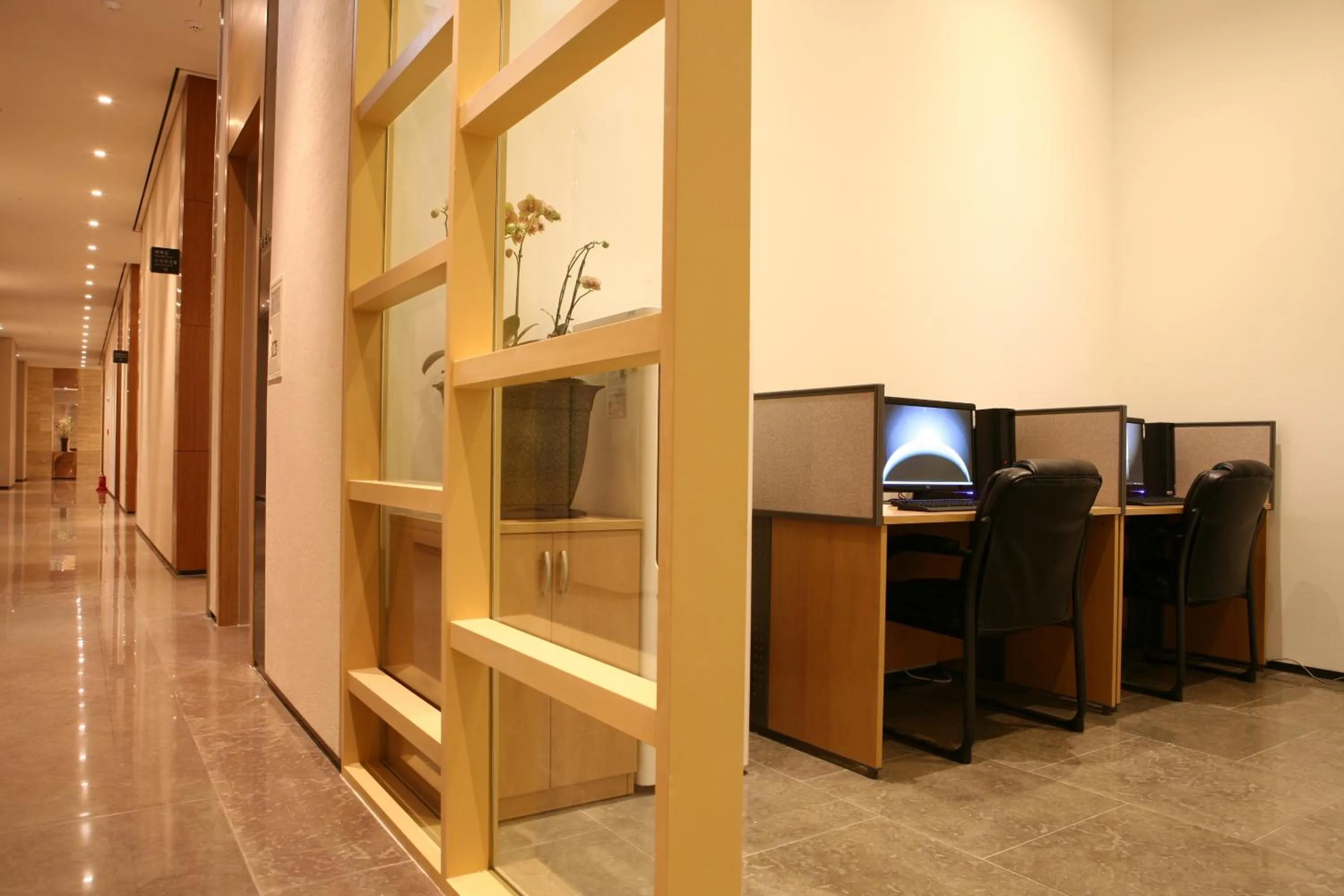 Business facilities in The Suites Hotel Namwon