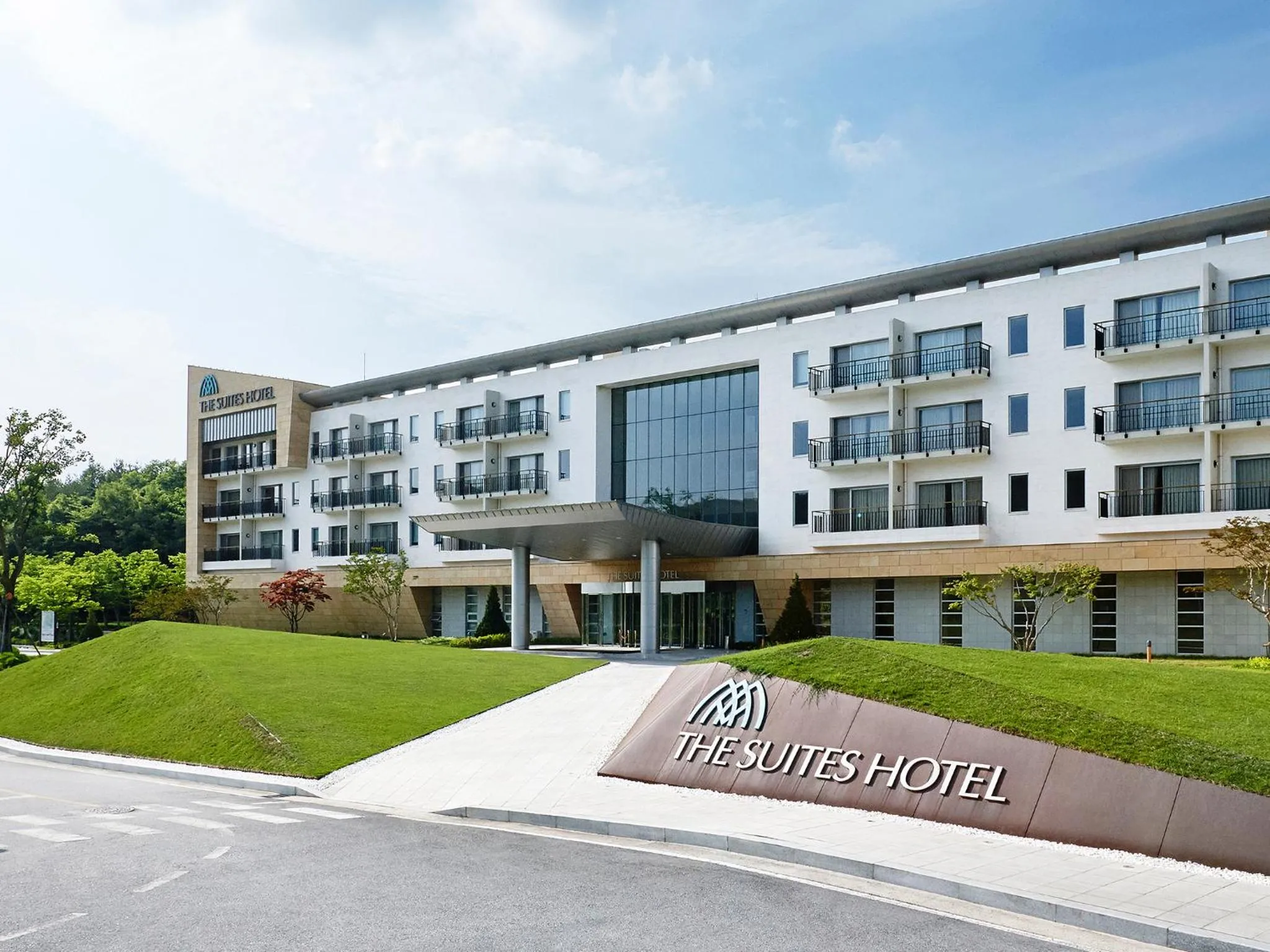 Facade/entrance in The Suites Hotel Namwon