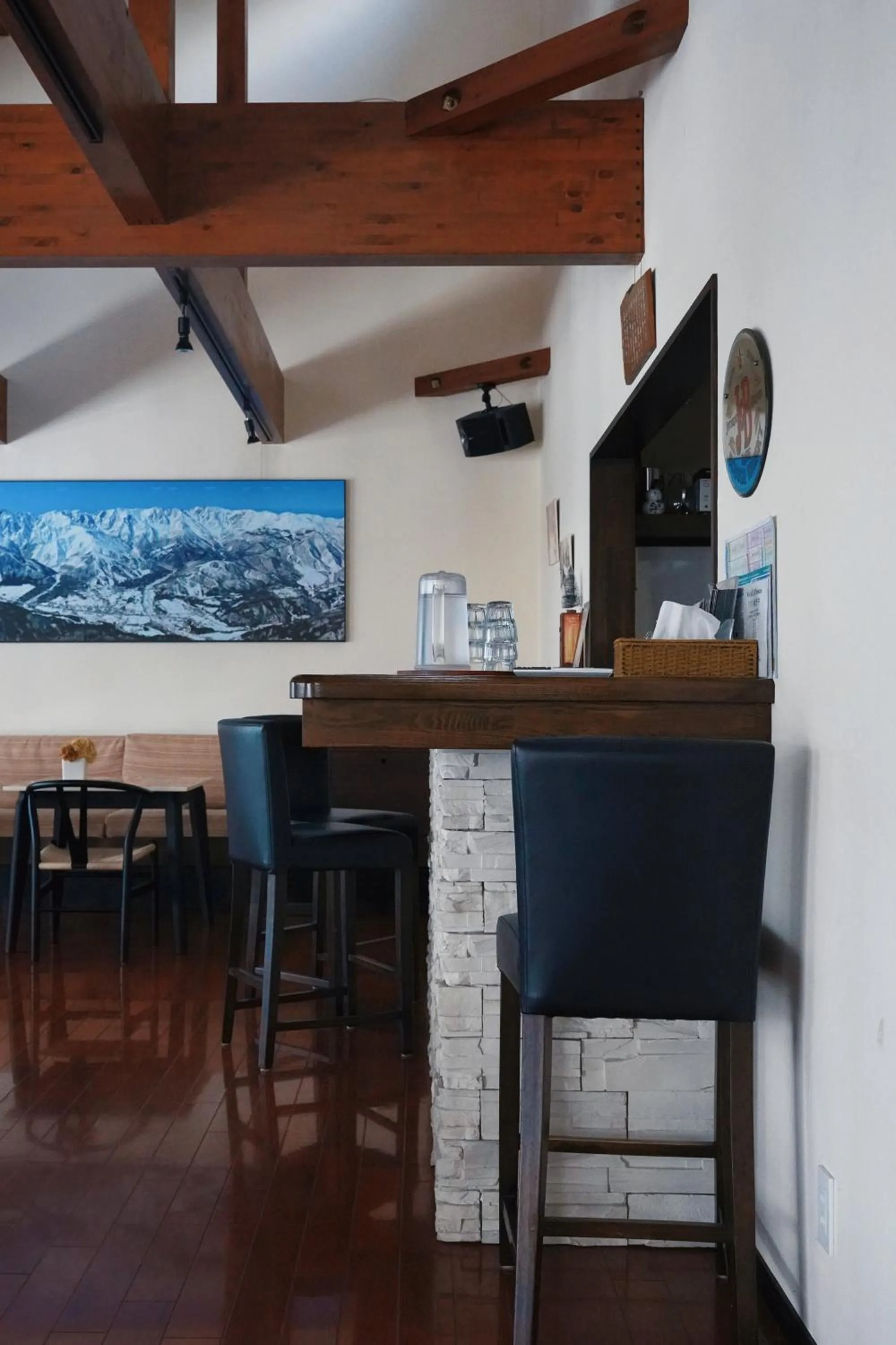 Lounge or bar in Bears Den Mountain Lodge