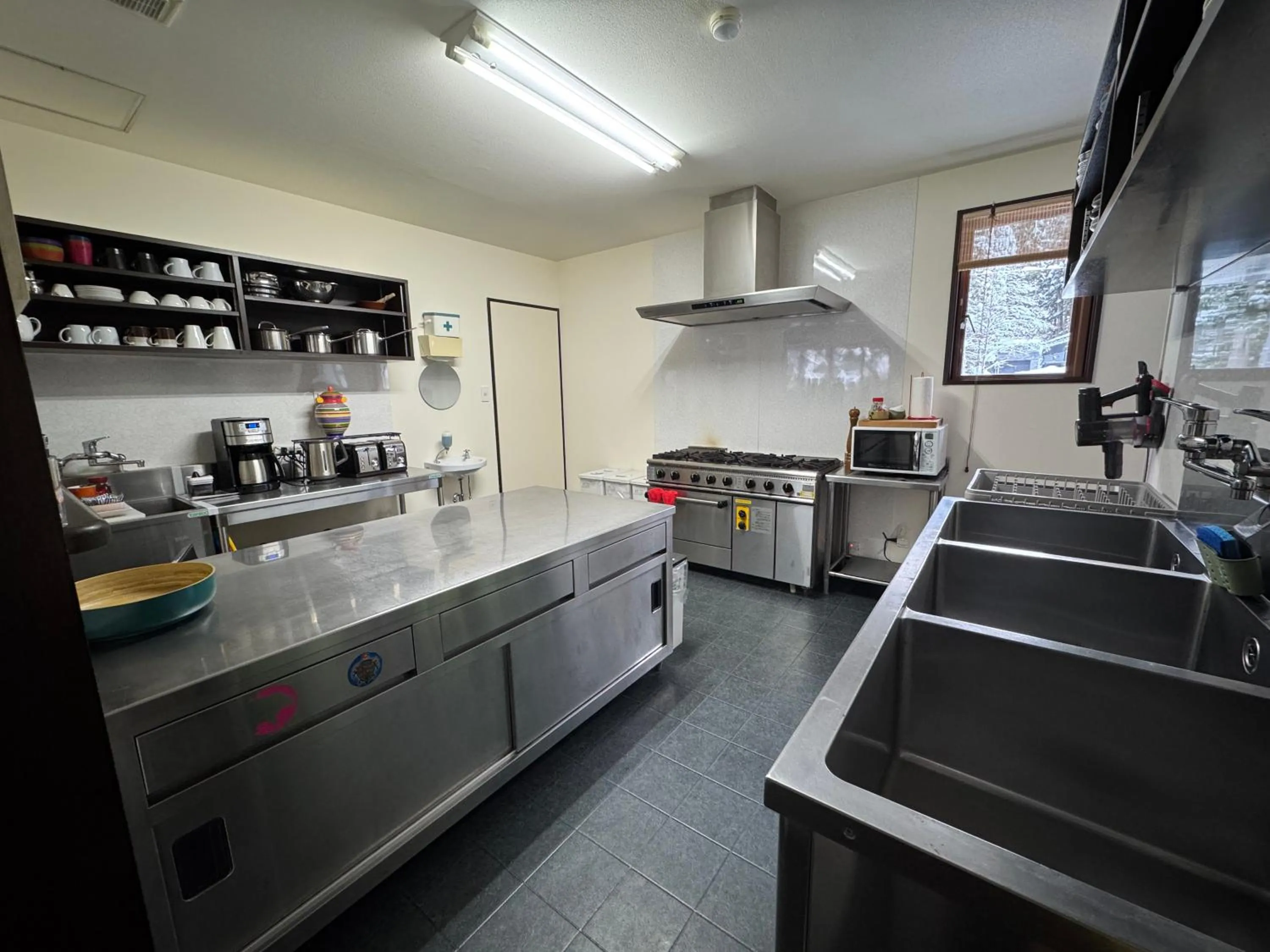Kitchen or kitchenette in Bears Den Mountain Lodge