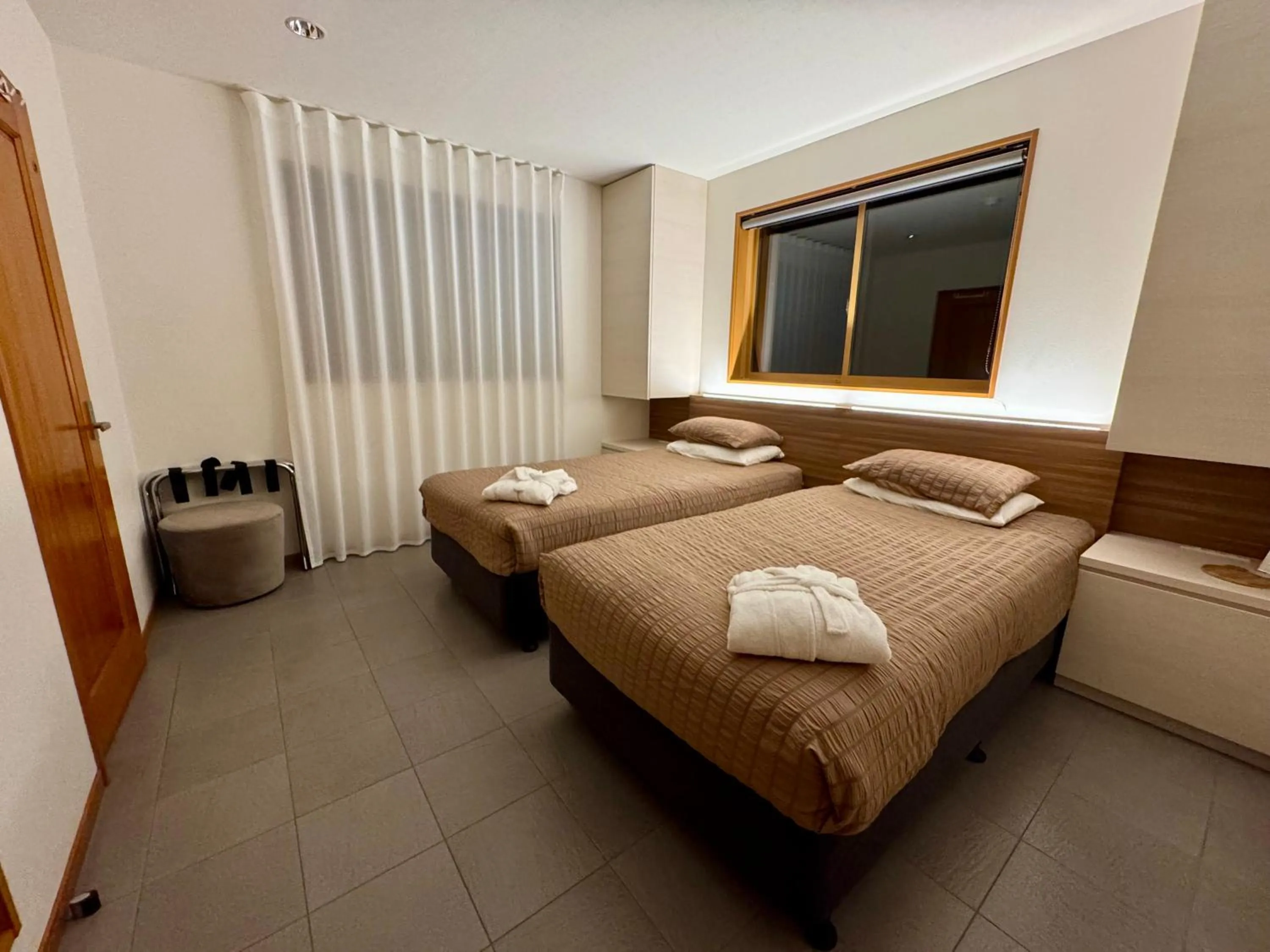Bathroom, Bed in Bears Den Mountain Lodge