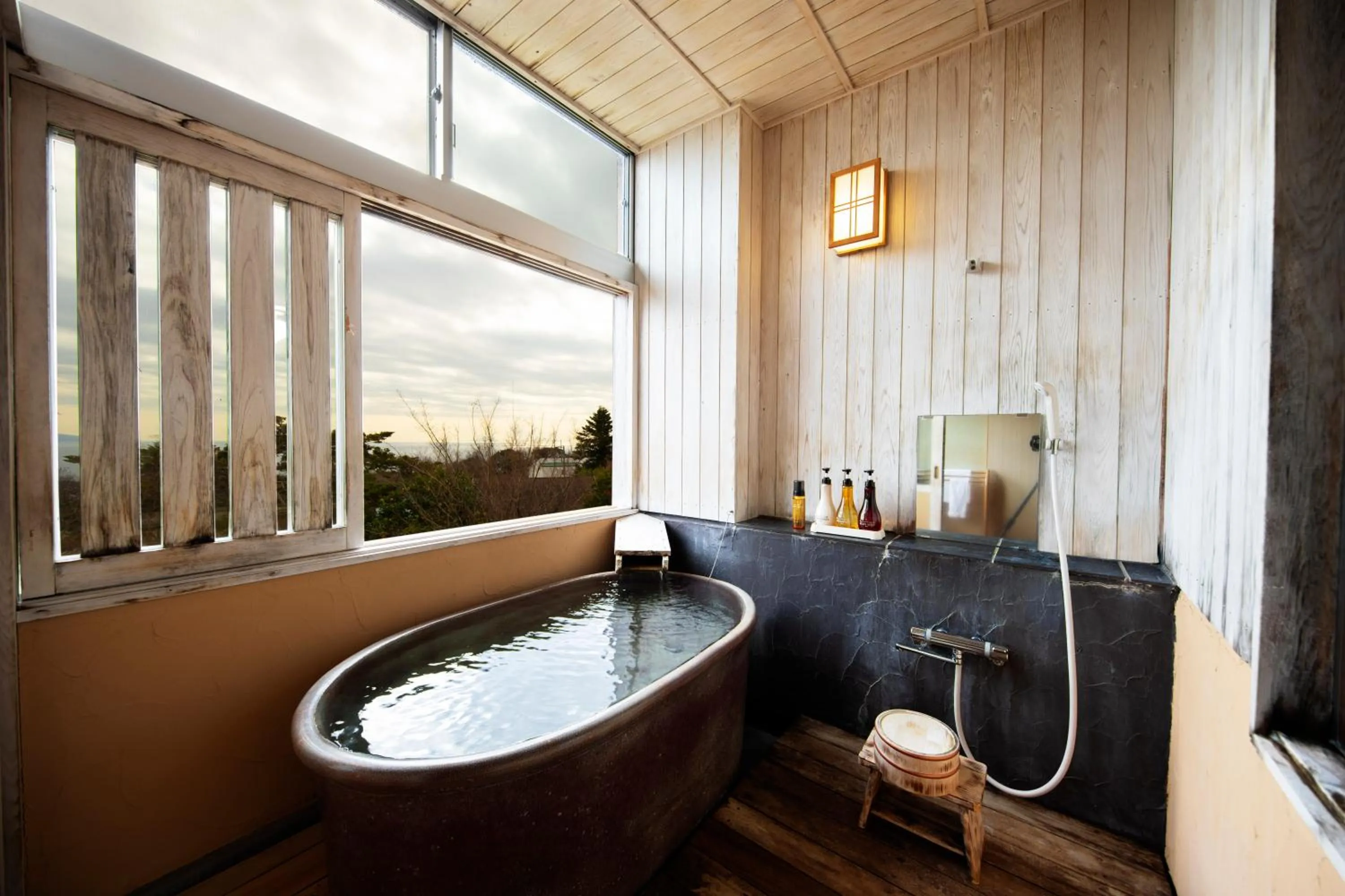 Hot Spring Bath in 伊豆高原の隠れ宿Syuhari守破離