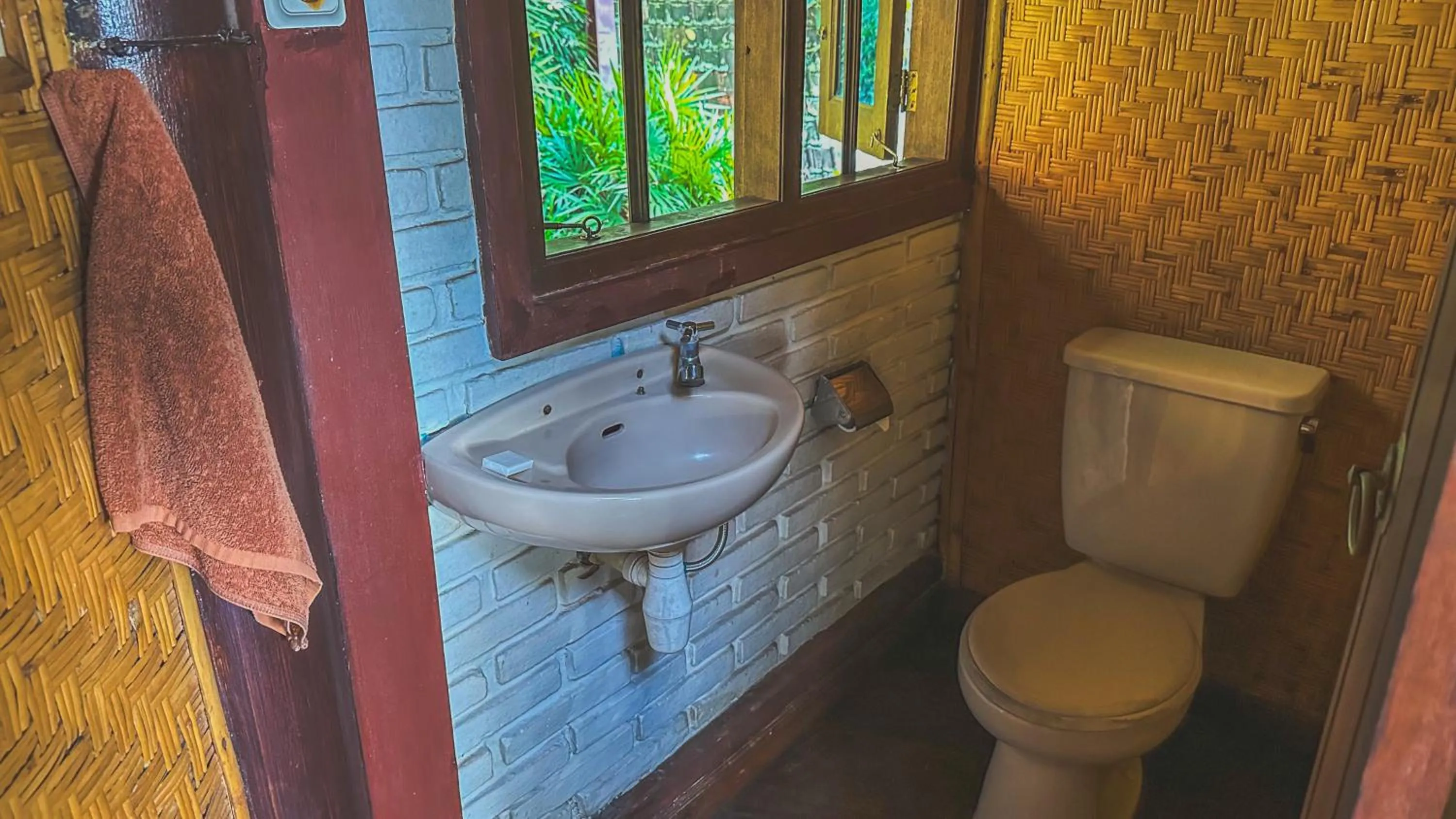 Toilet in Tirtagangga Water Palace Villas