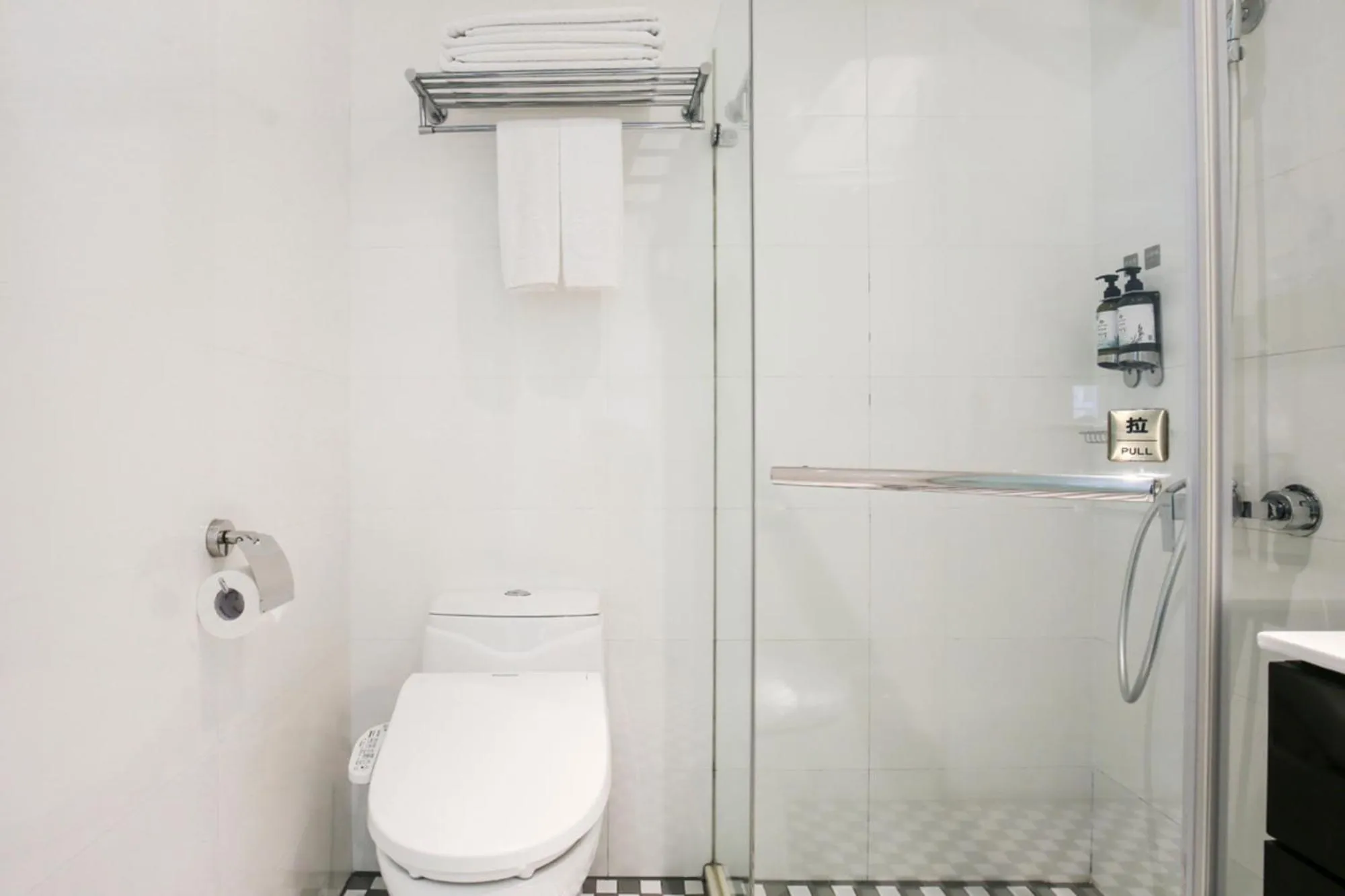 Shower in CityInn Hotel Plus - Taichung Station Branch