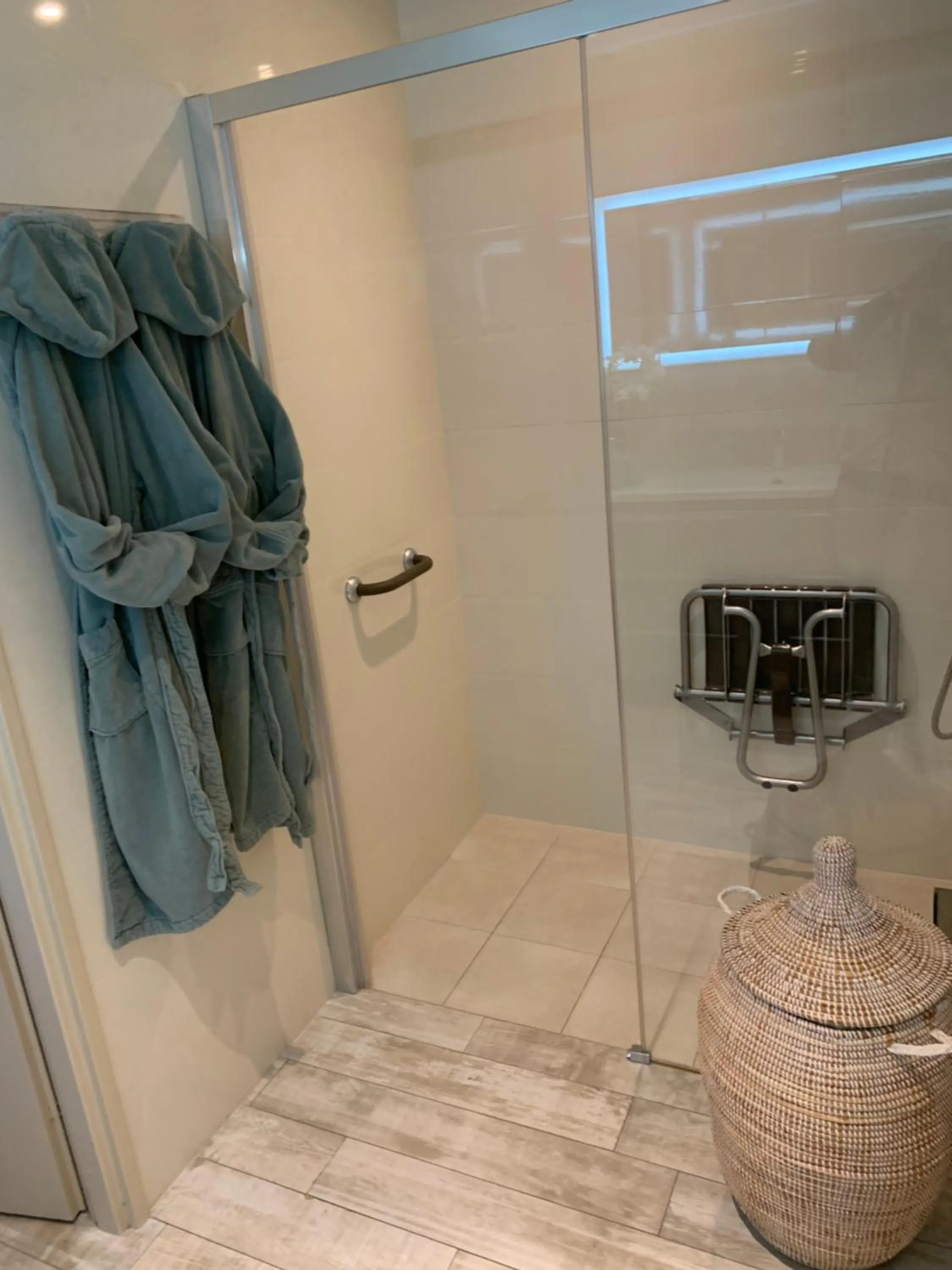 Le Paon Bleu Annecy Poisy