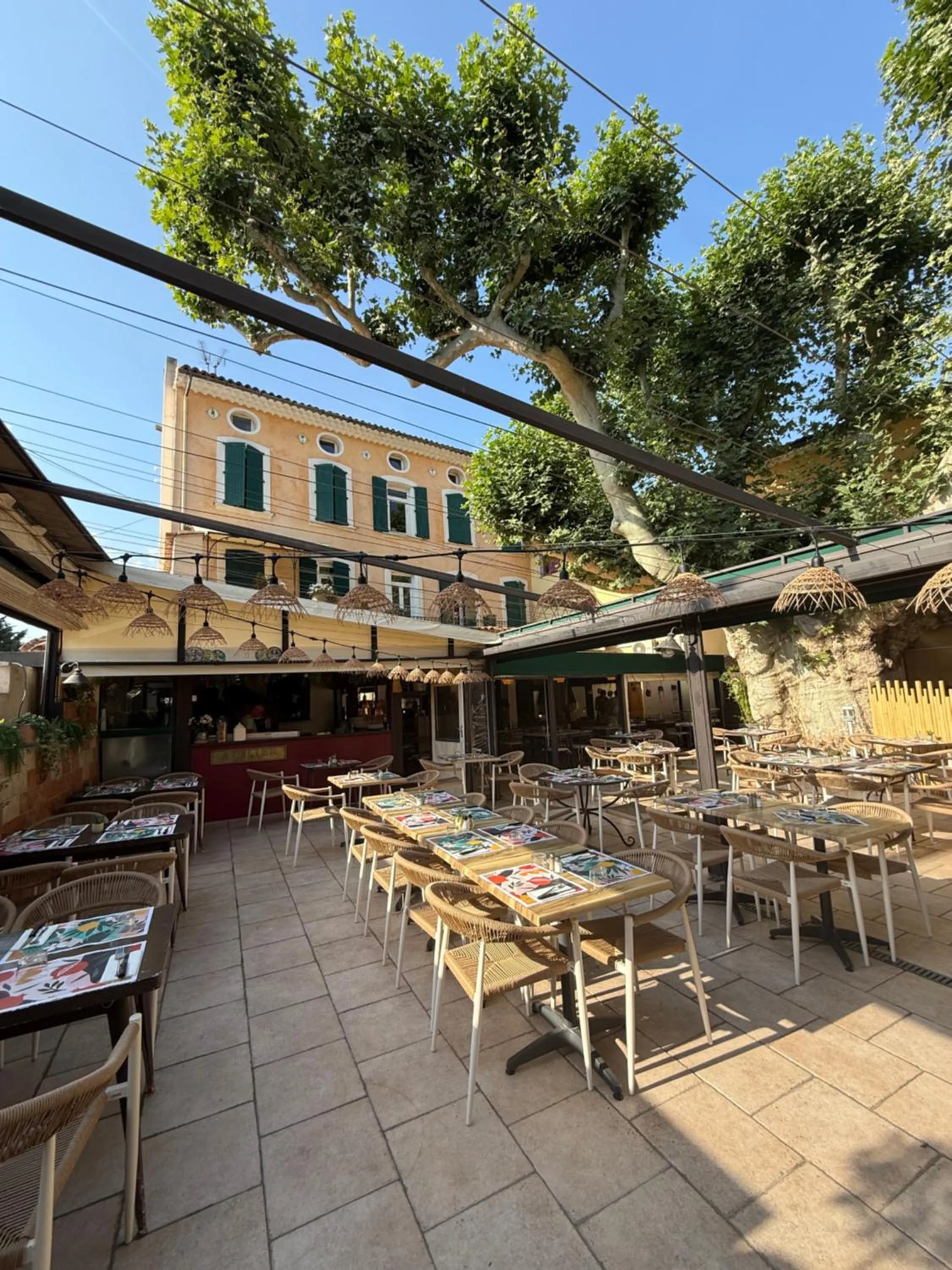 Restaurant/places to eat in Le Grand Hotel