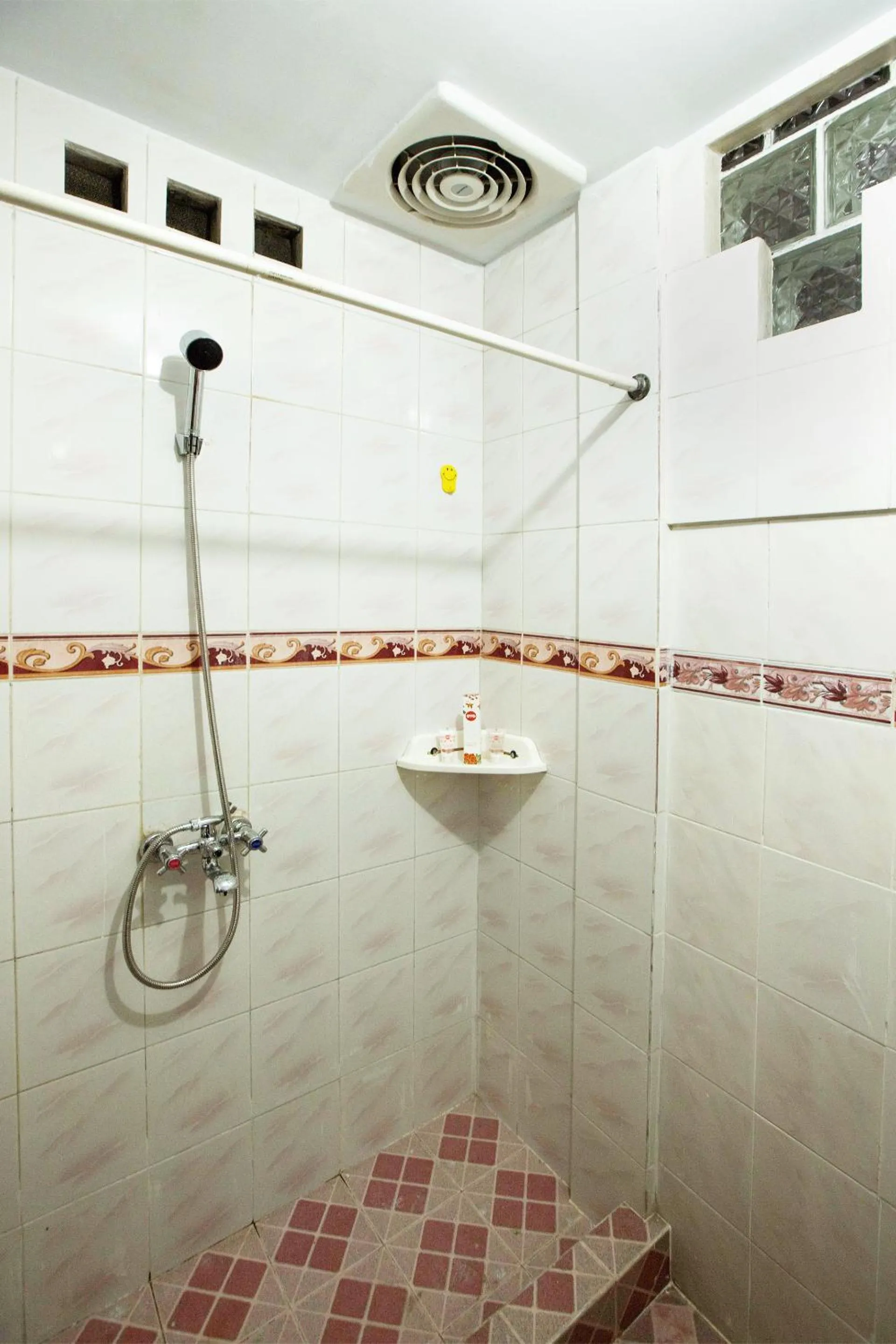 Bathroom in OYO 146 Menteng Residence