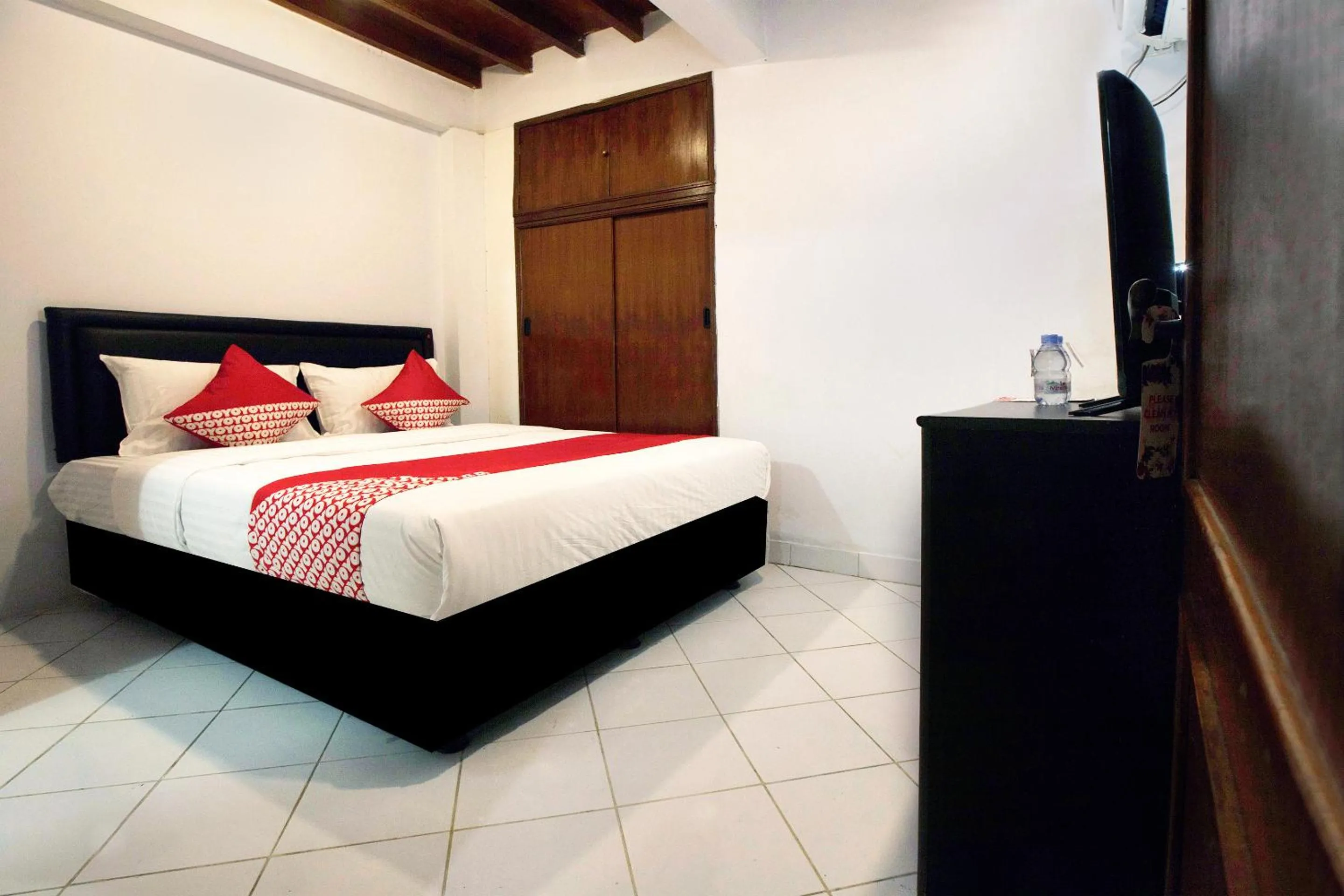 Bedroom in OYO 146 Menteng Residence