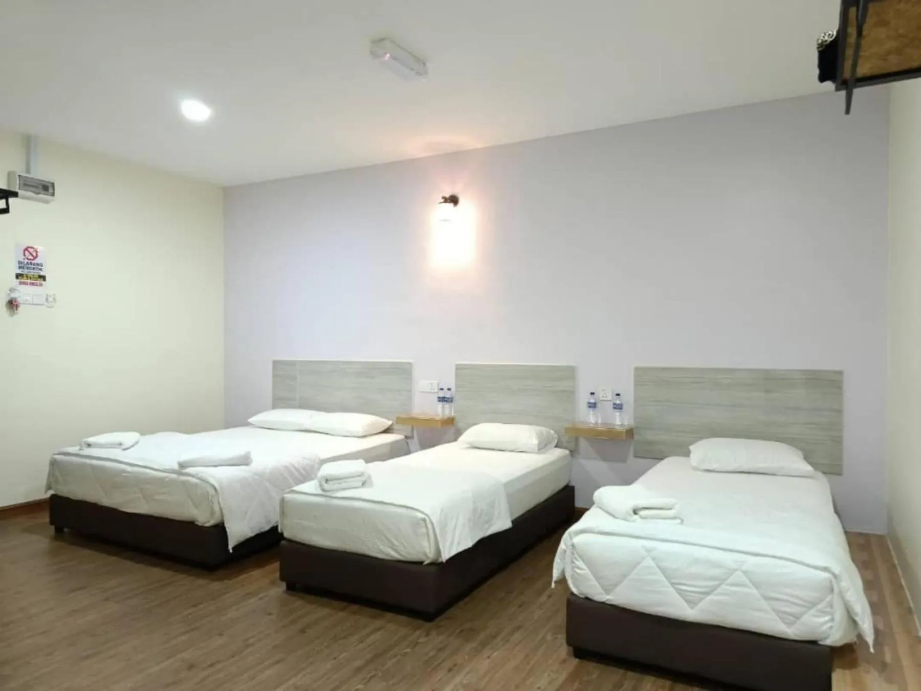 Bedroom, Bed in Hotel Bestari