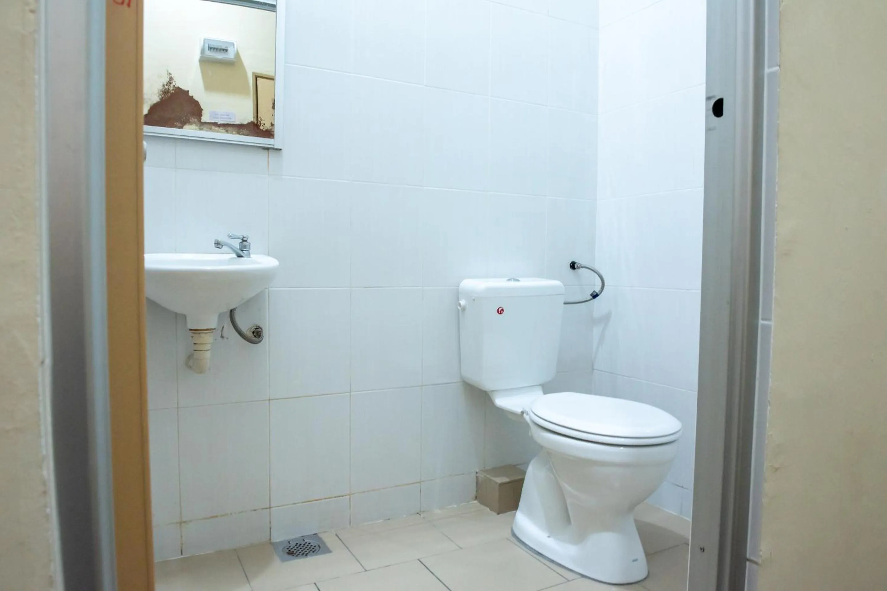 Toilet in Hotel Bestari