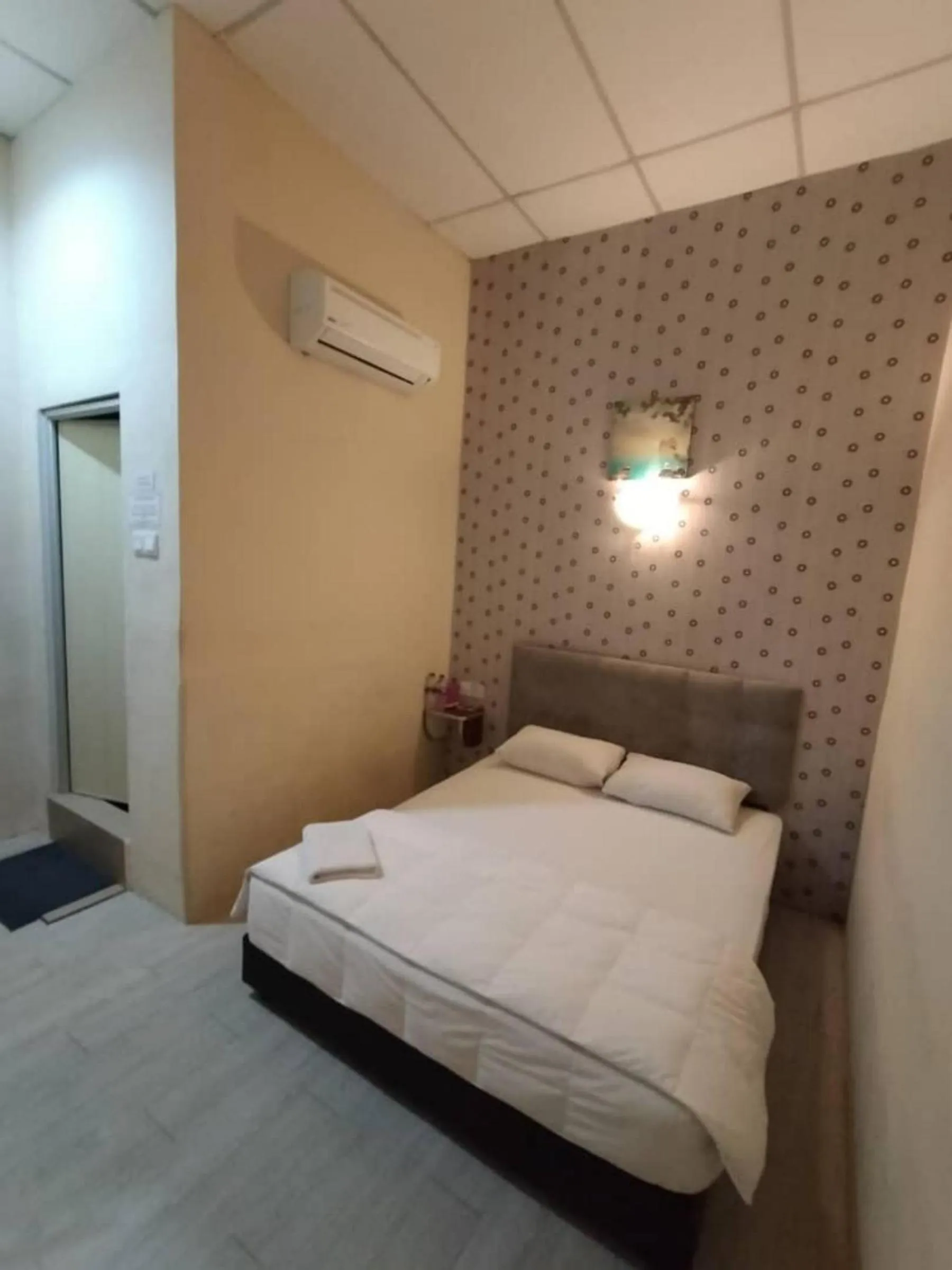 View (from property/room), Bed in Hotel Bestari