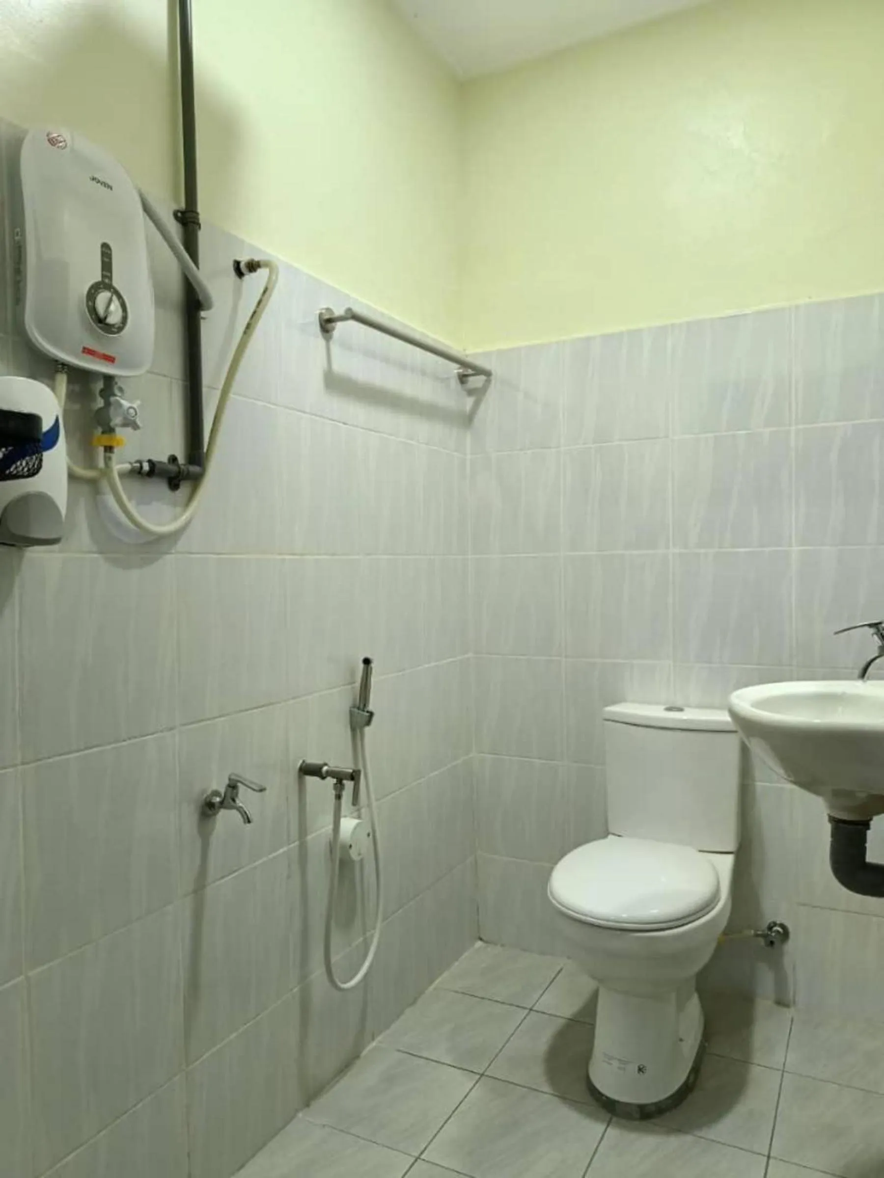 Toilet in Hotel Bestari