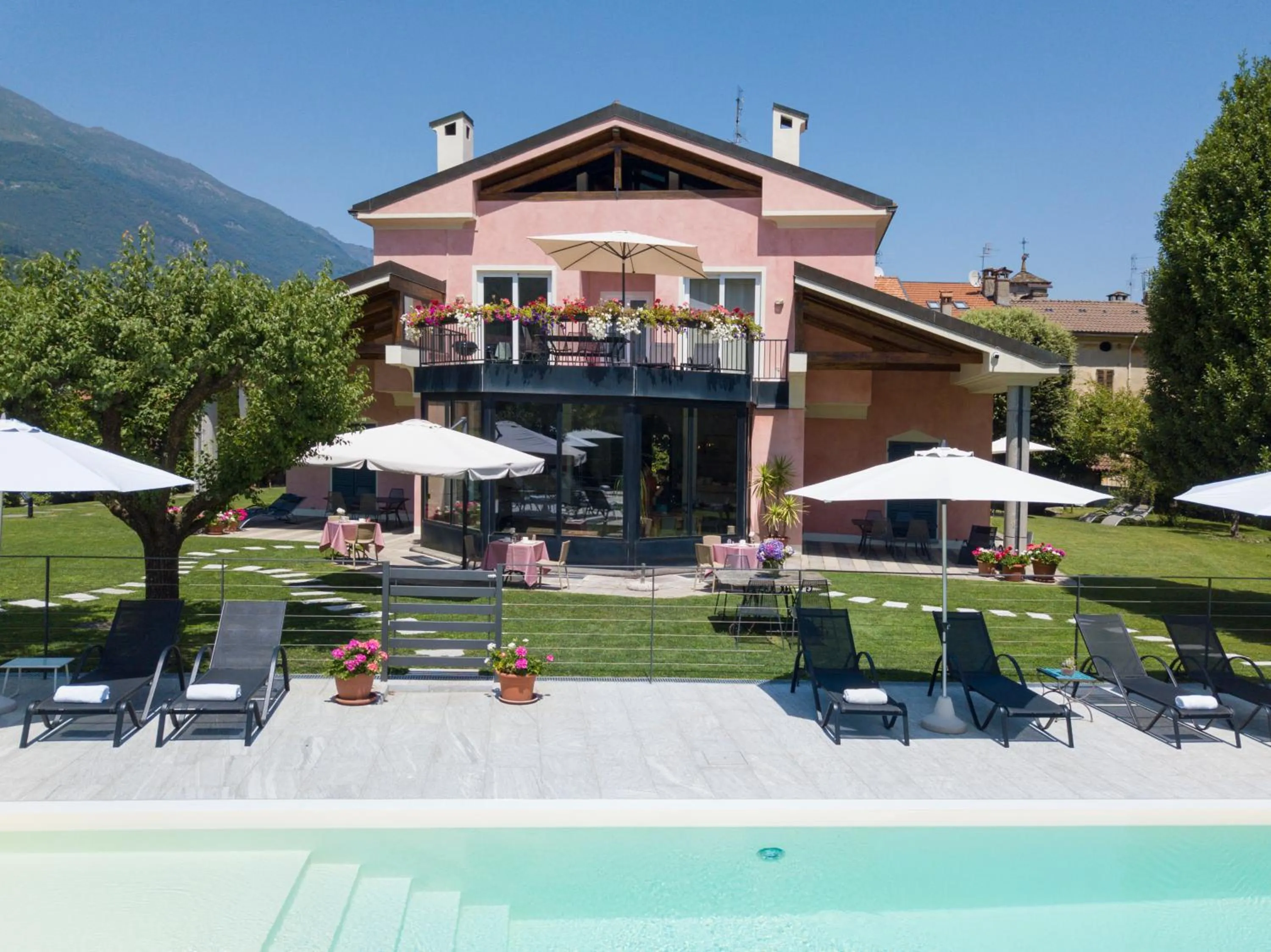 Swimming pool in Villa Costantina with heated POOL