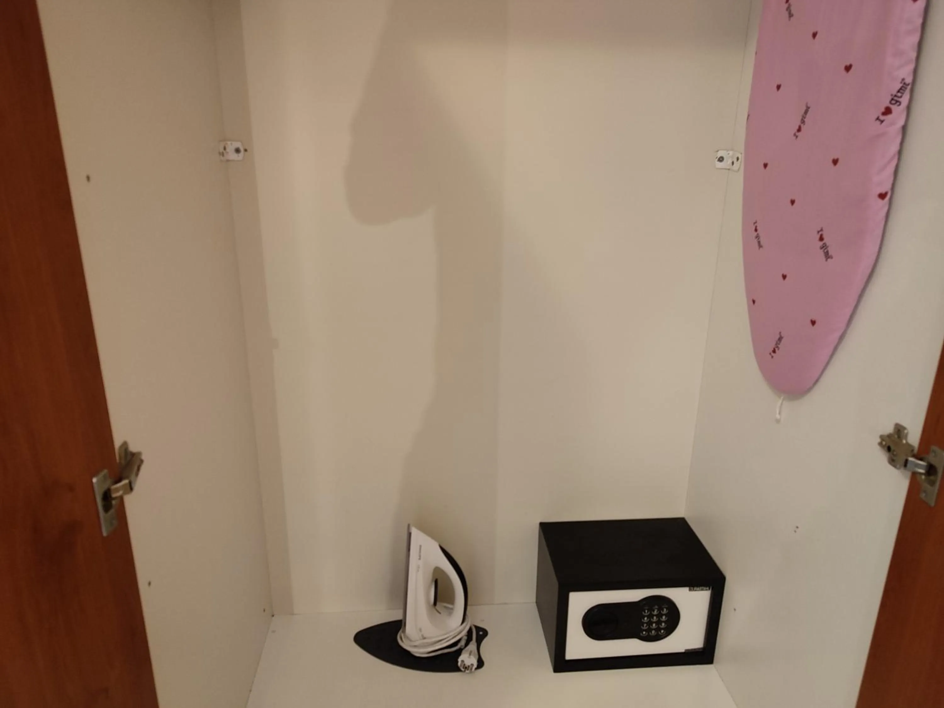 furniture in Elanthi Village Apartments