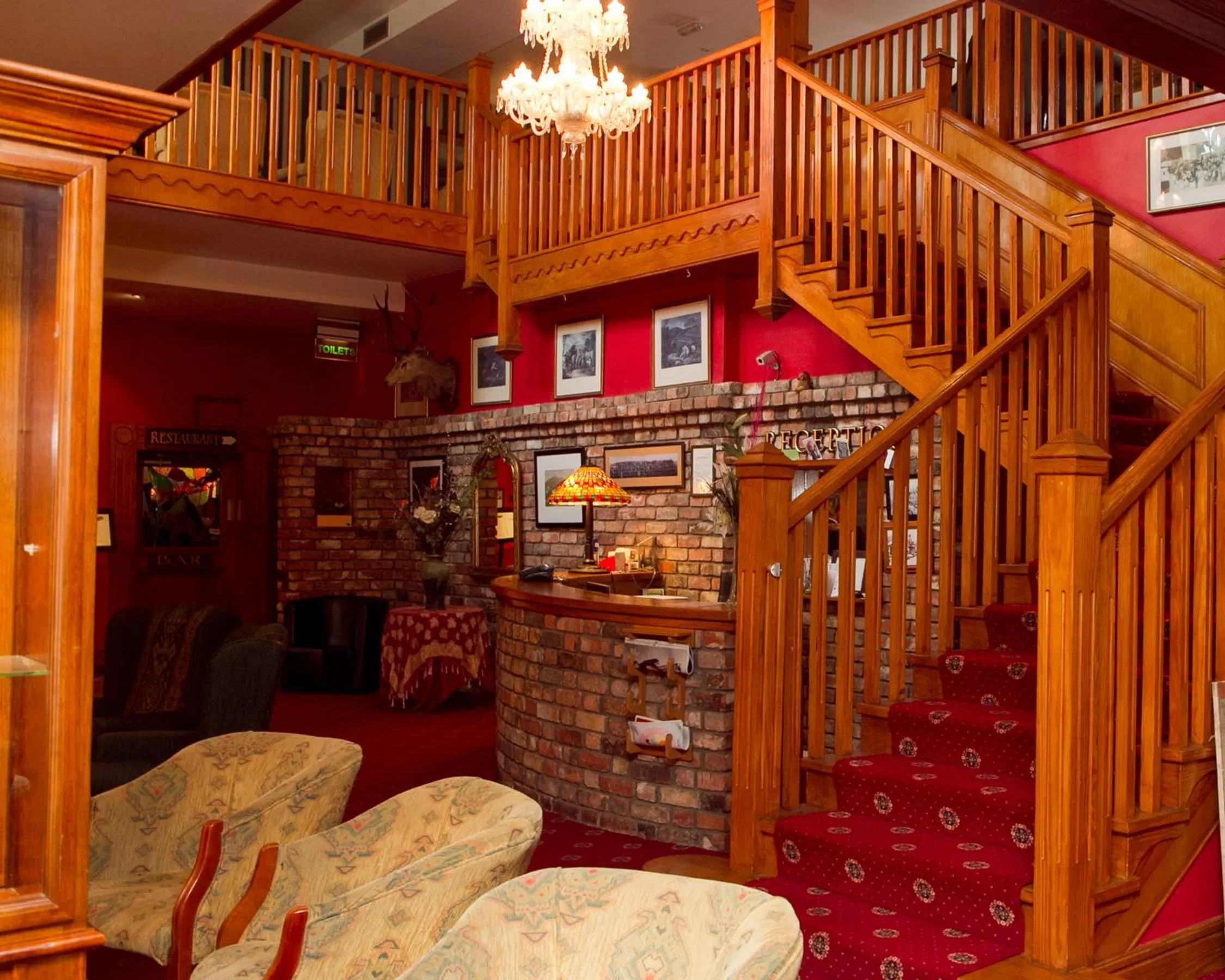 Lobby or reception in Lynhams Hotel