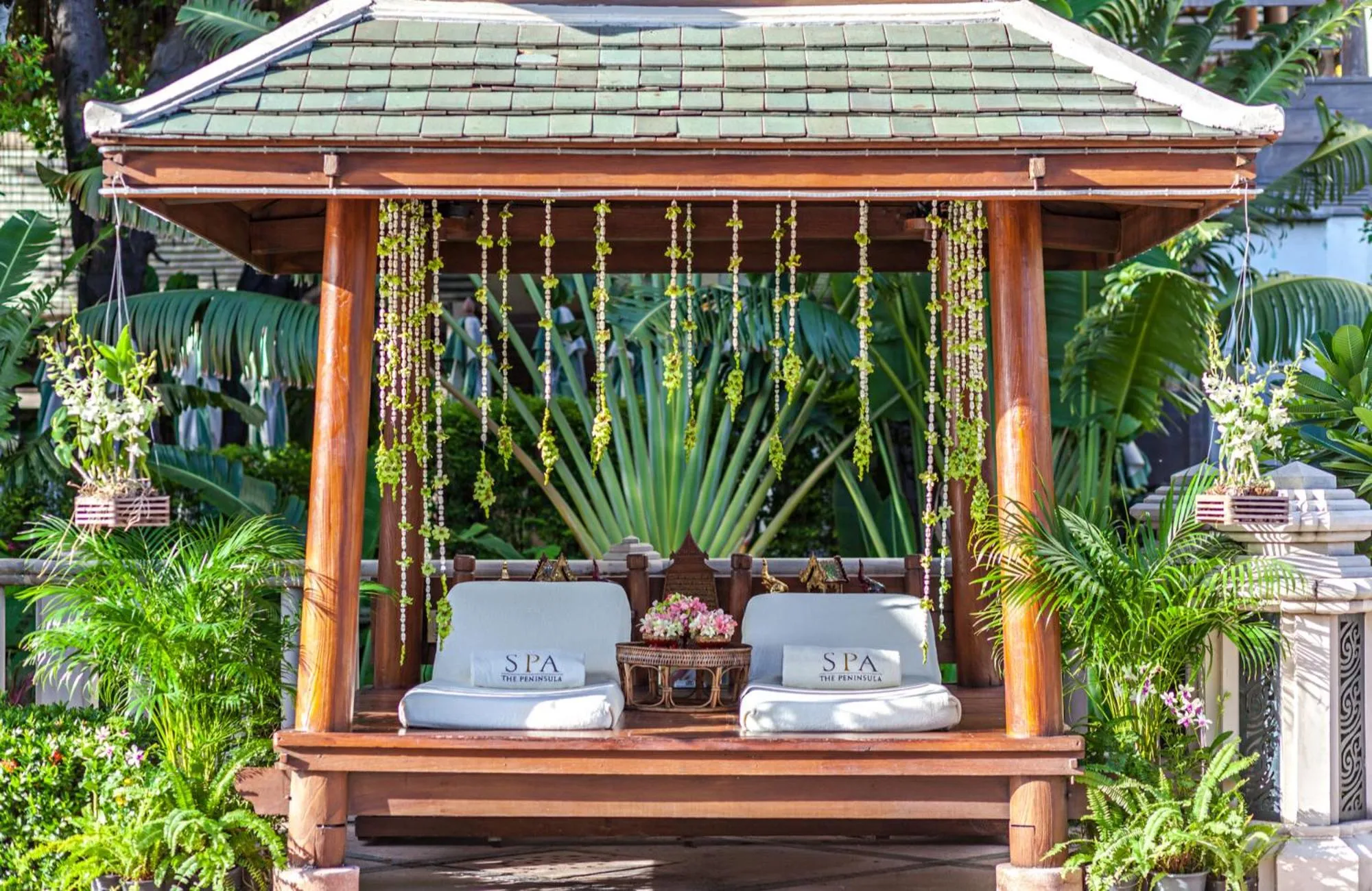 Swimming pool in The Peninsula Bangkok