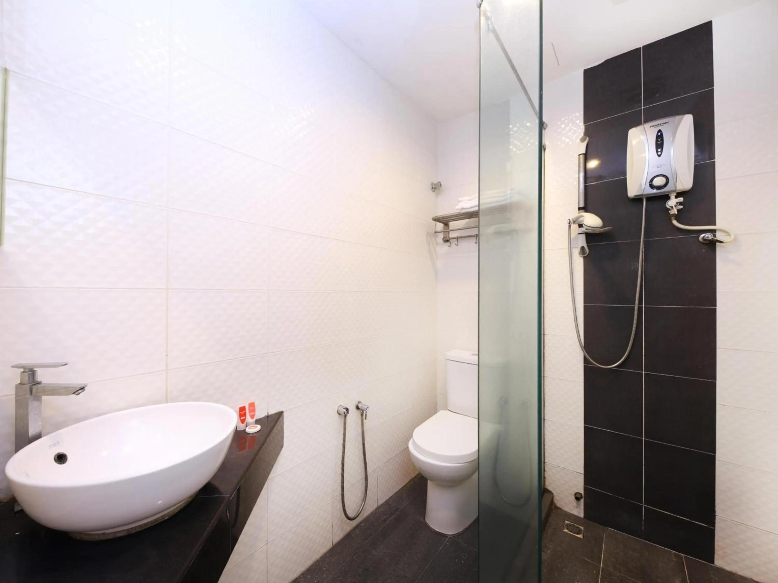 Bathroom in Hotel O Marvelton Hotel