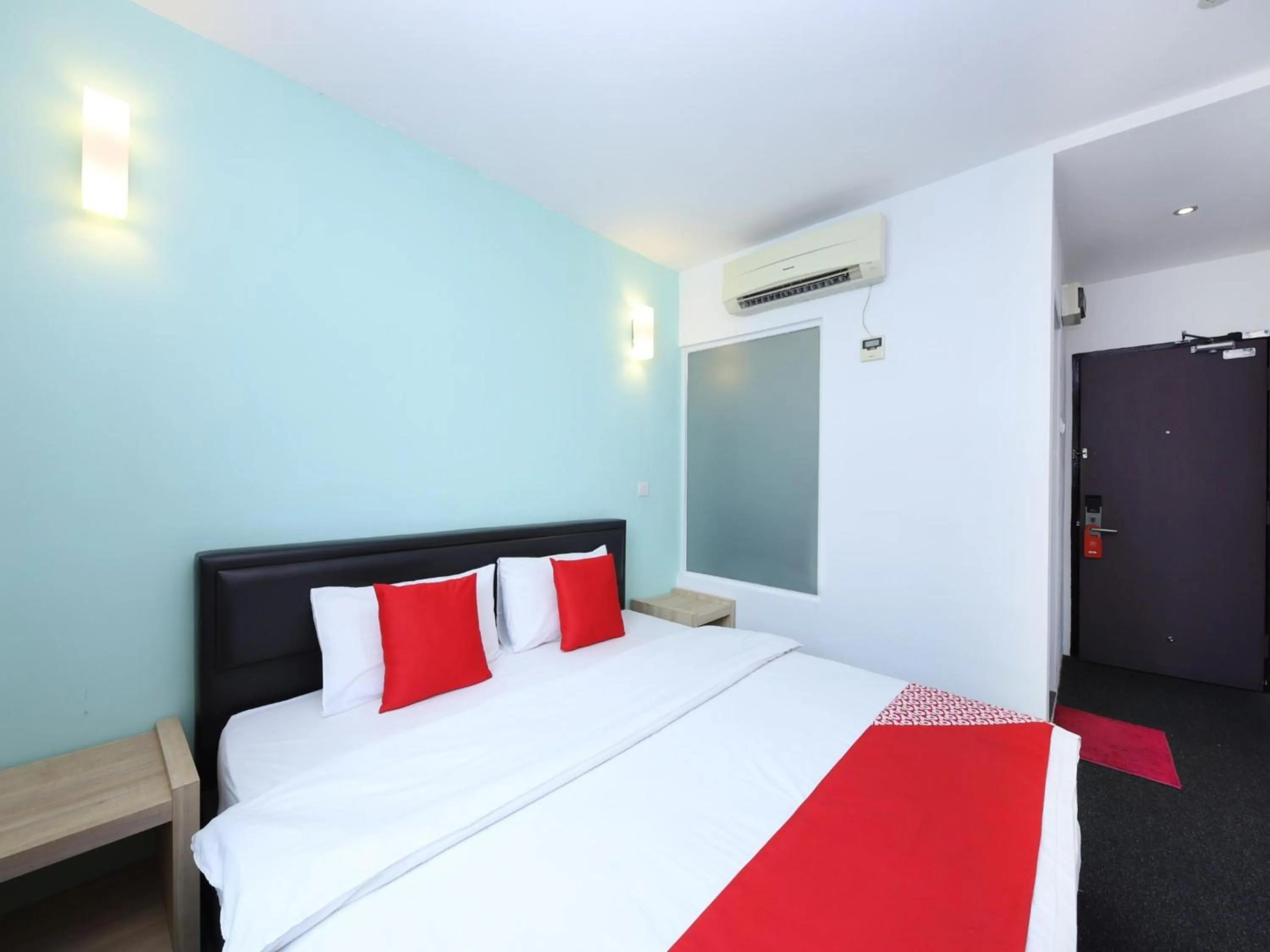 Bedroom, Bed in Hotel O Marvelton Hotel