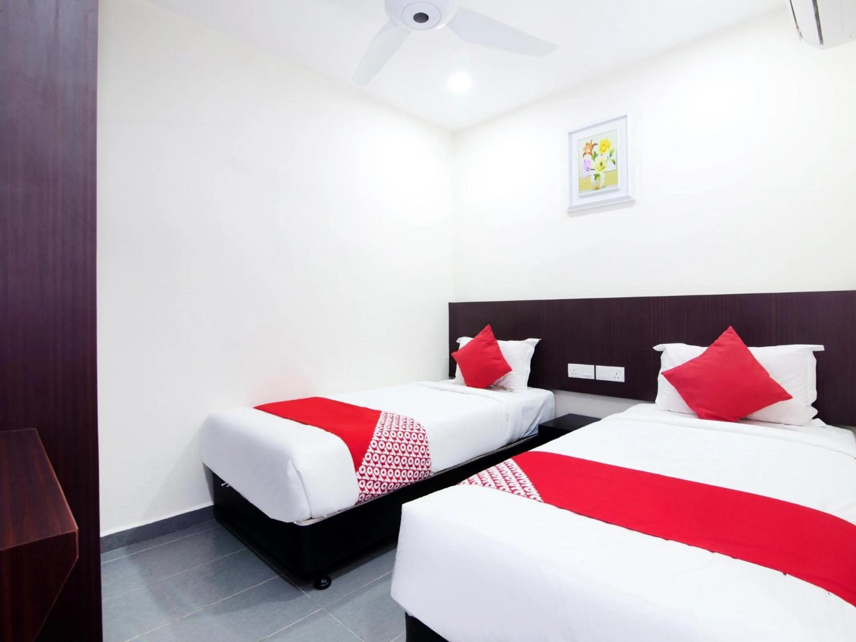 Photo of the whole room, Bed in Hotel O Marvelton Hotel