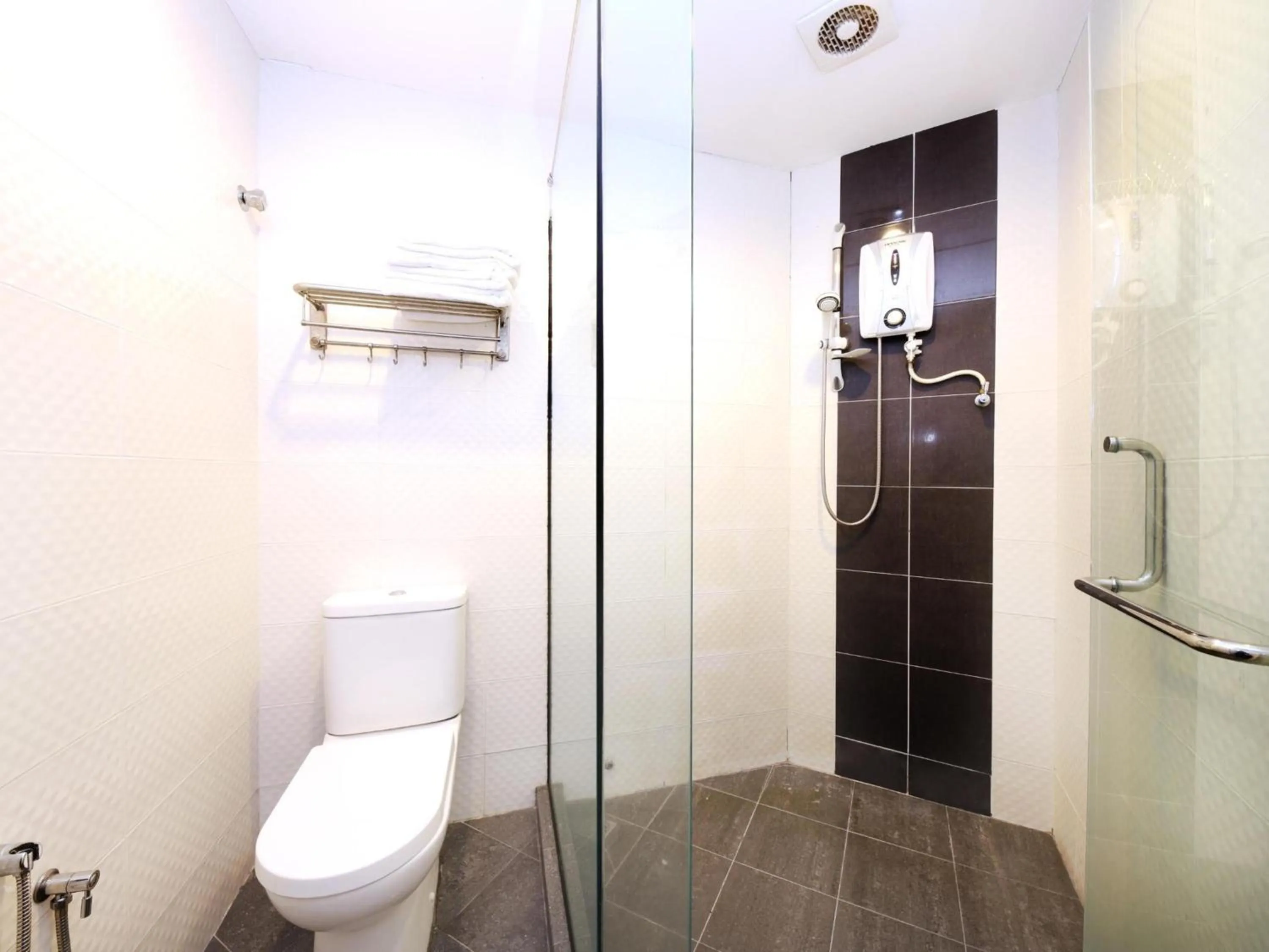 Bathroom in Hotel O Marvelton Hotel