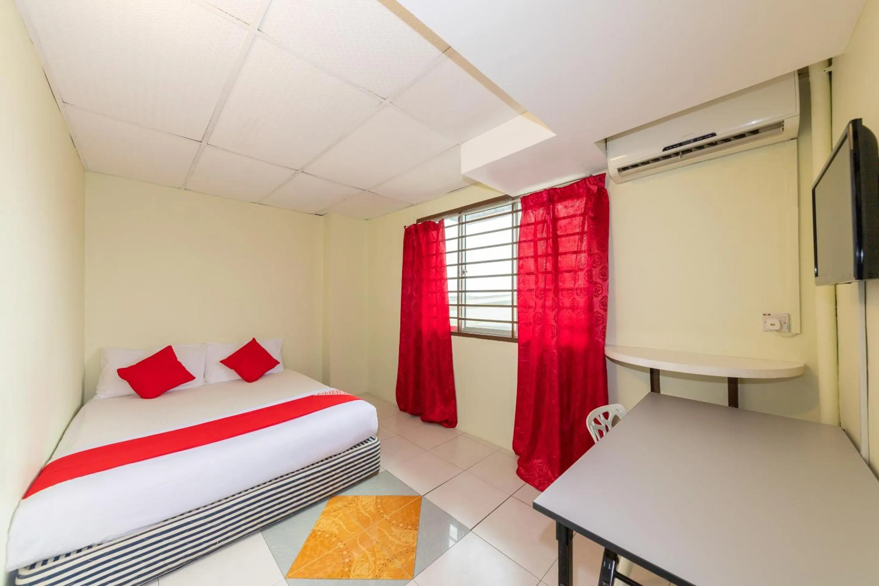 Bedroom, Bed in Hotel O My 7days Inn