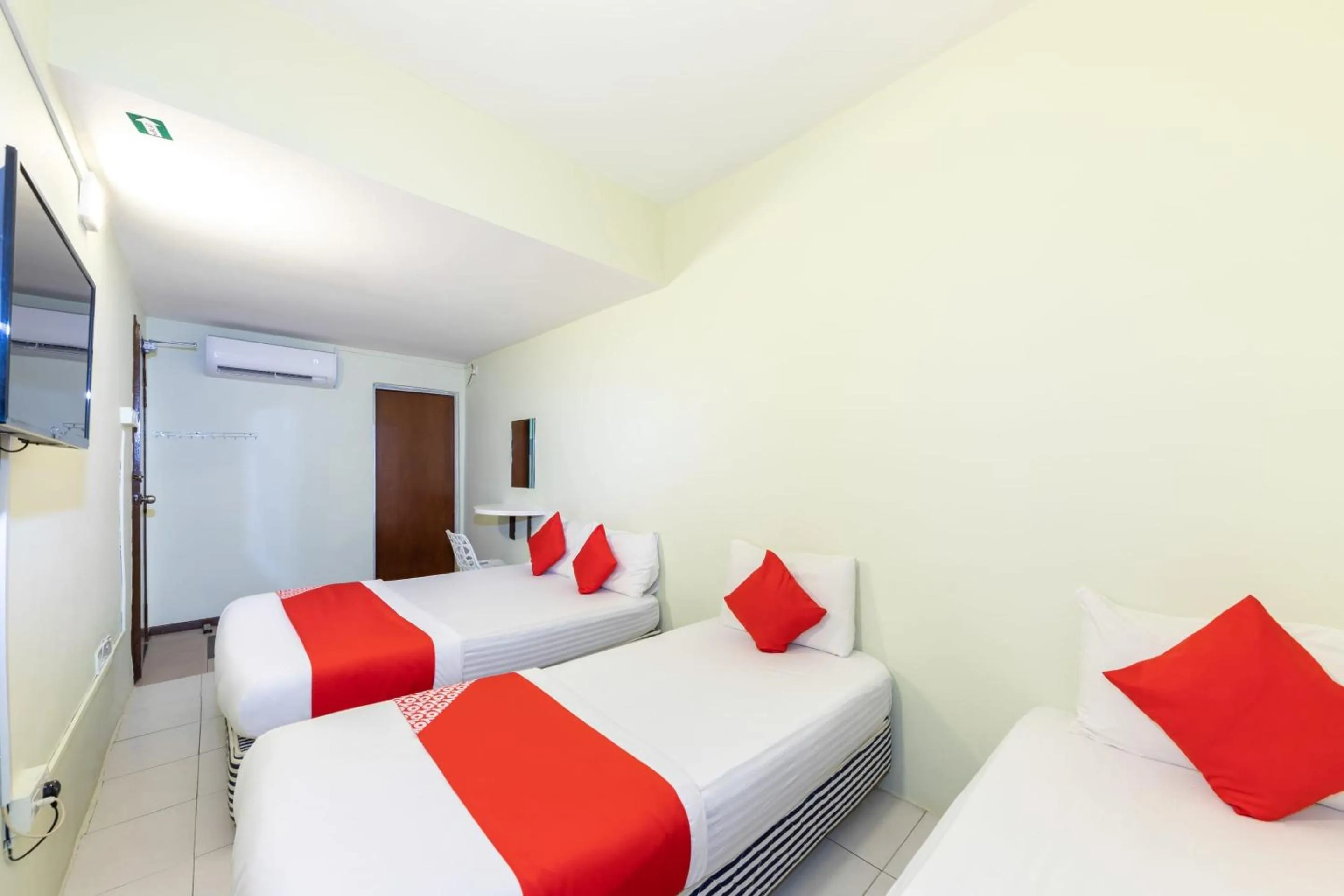 Bedroom, Bed in Hotel O My 7days Inn