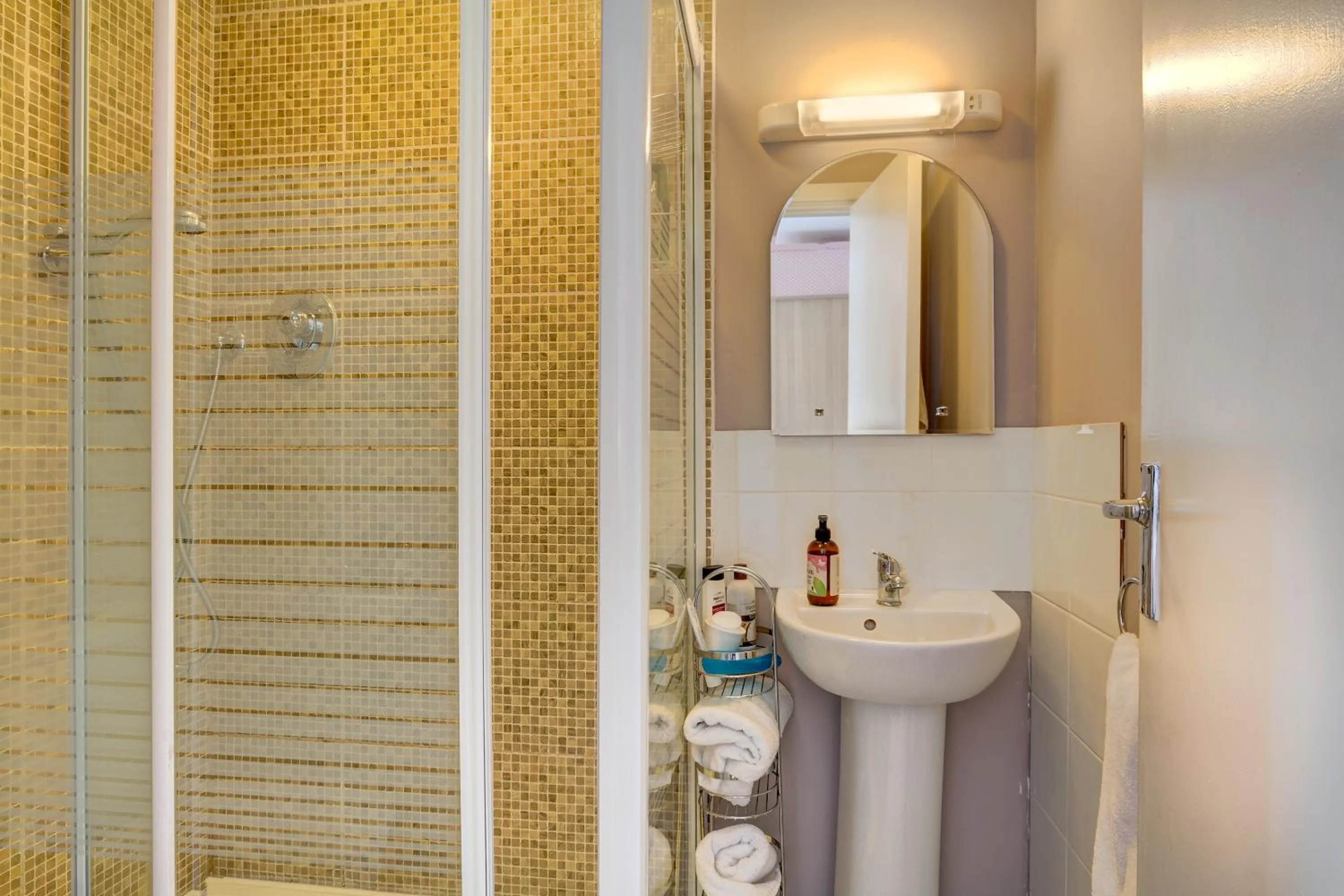 Bathroom in St. Aiden's Guesthouse