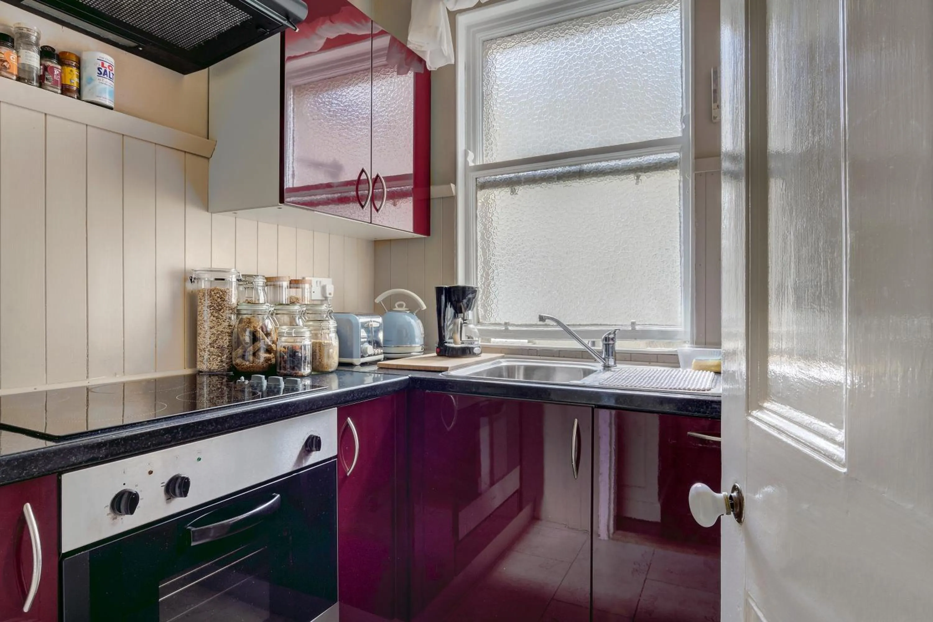 Communal kitchen in St. Aiden's Guesthouse