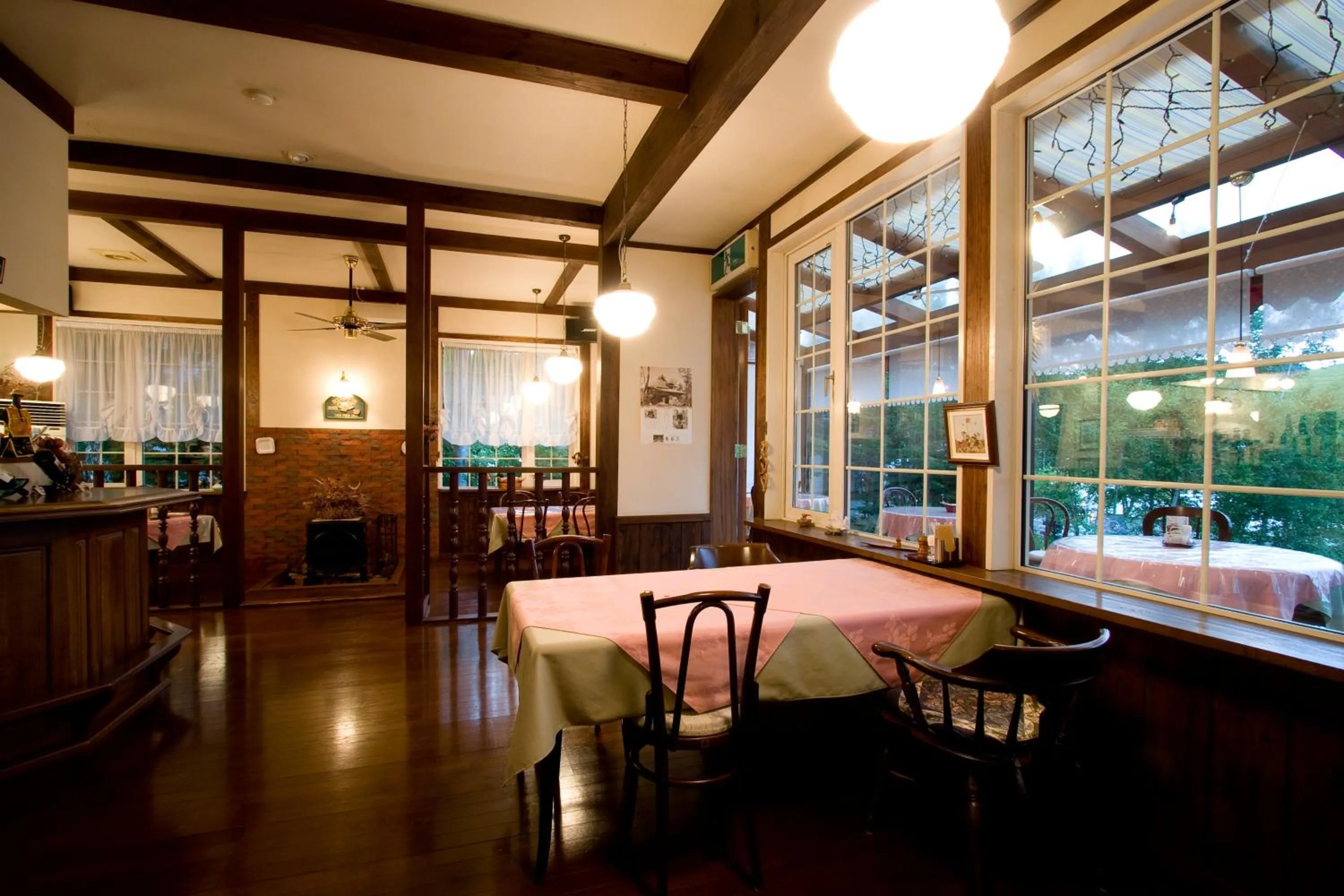 Restaurant/places to eat in Little Grebe