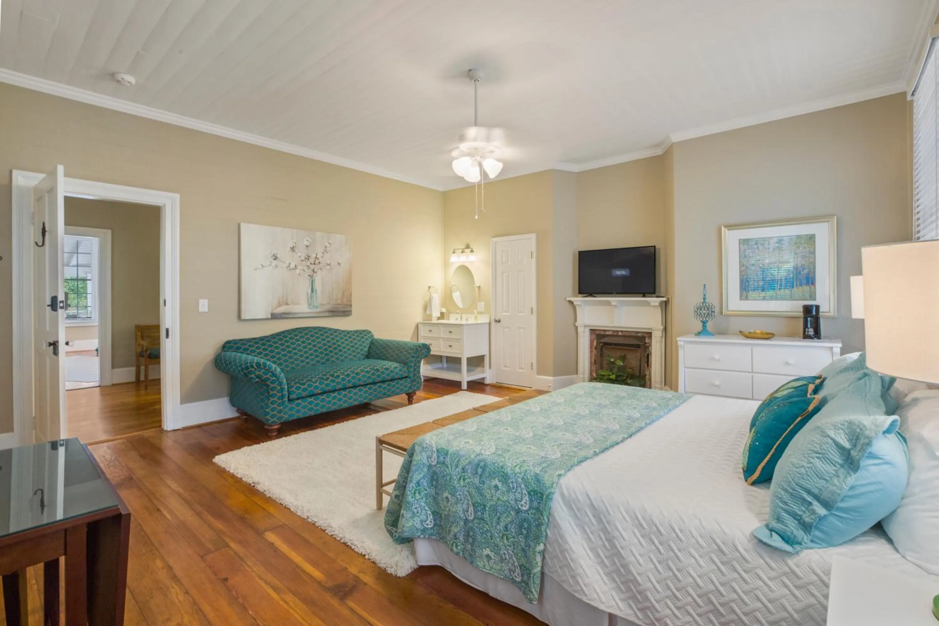 Photo of the whole room, Bed in Liberty Hall Bed and Breakfast