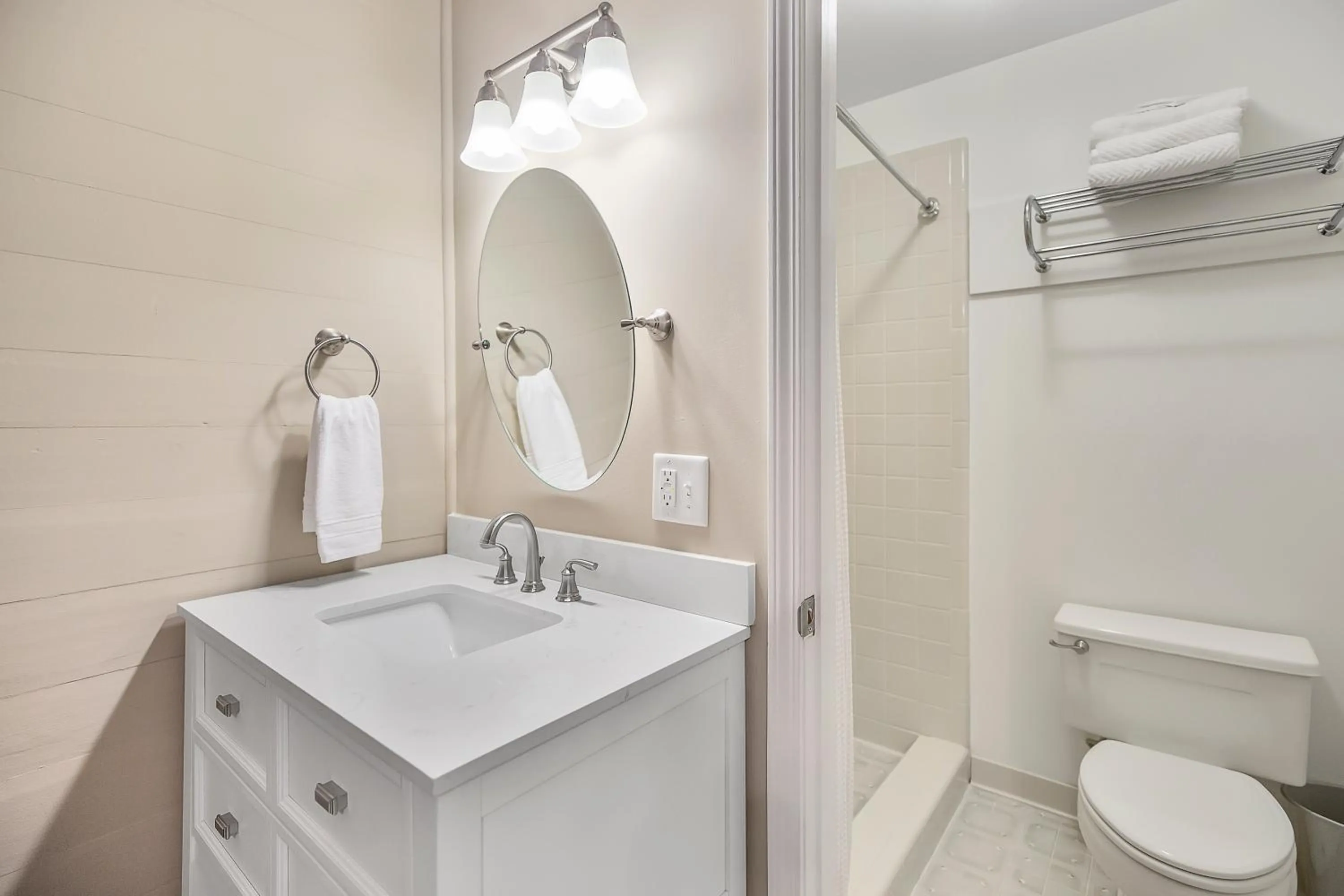 Shower in Liberty Hall Bed and Breakfast