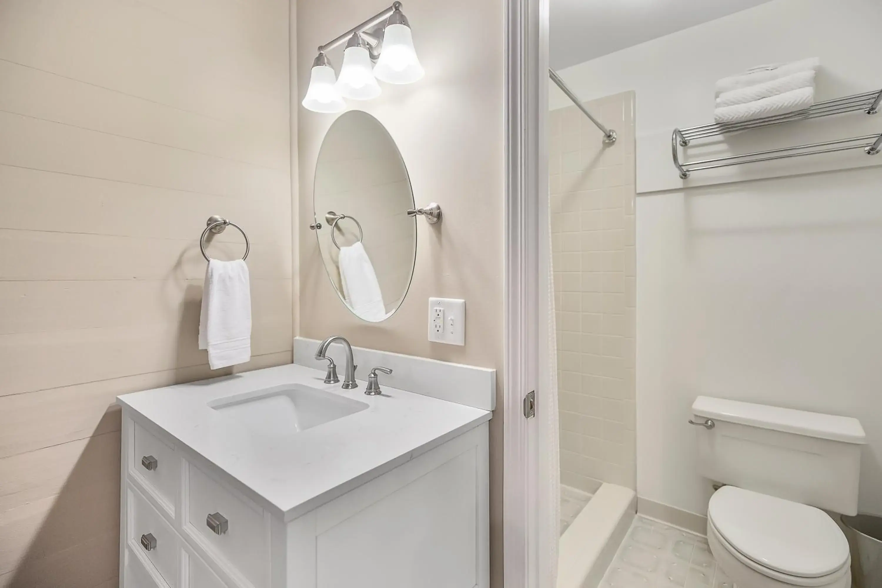 King Room in Liberty Hall Bed and Breakfast King Room in Liberty Hall Bed and Breakfast