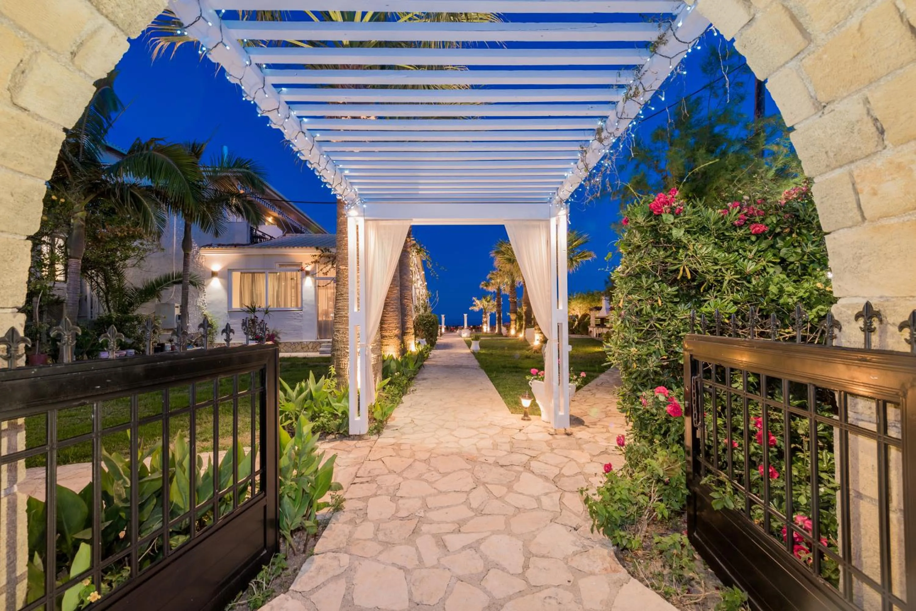 Restaurant/places to eat in Crystal Beach Hotel