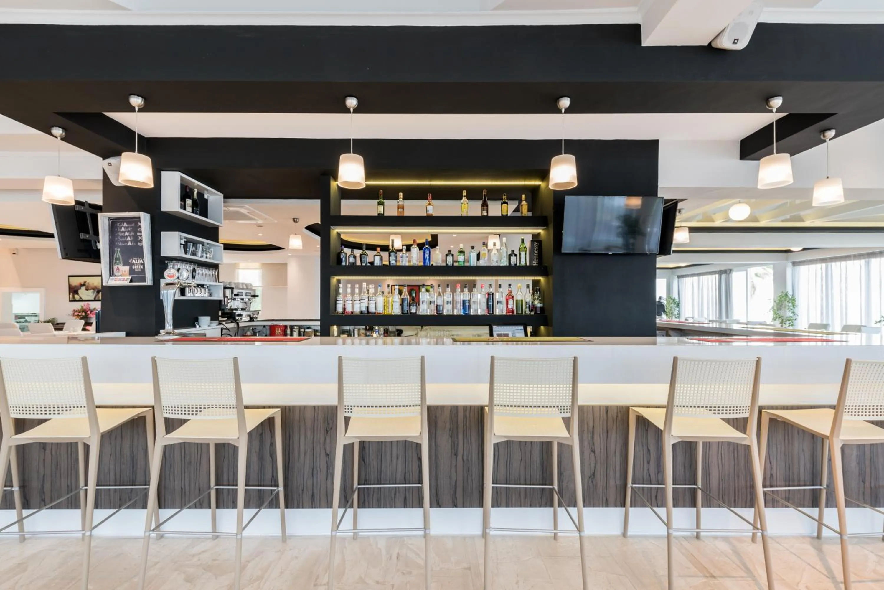 Lounge or bar in Crystal Beach Hotel