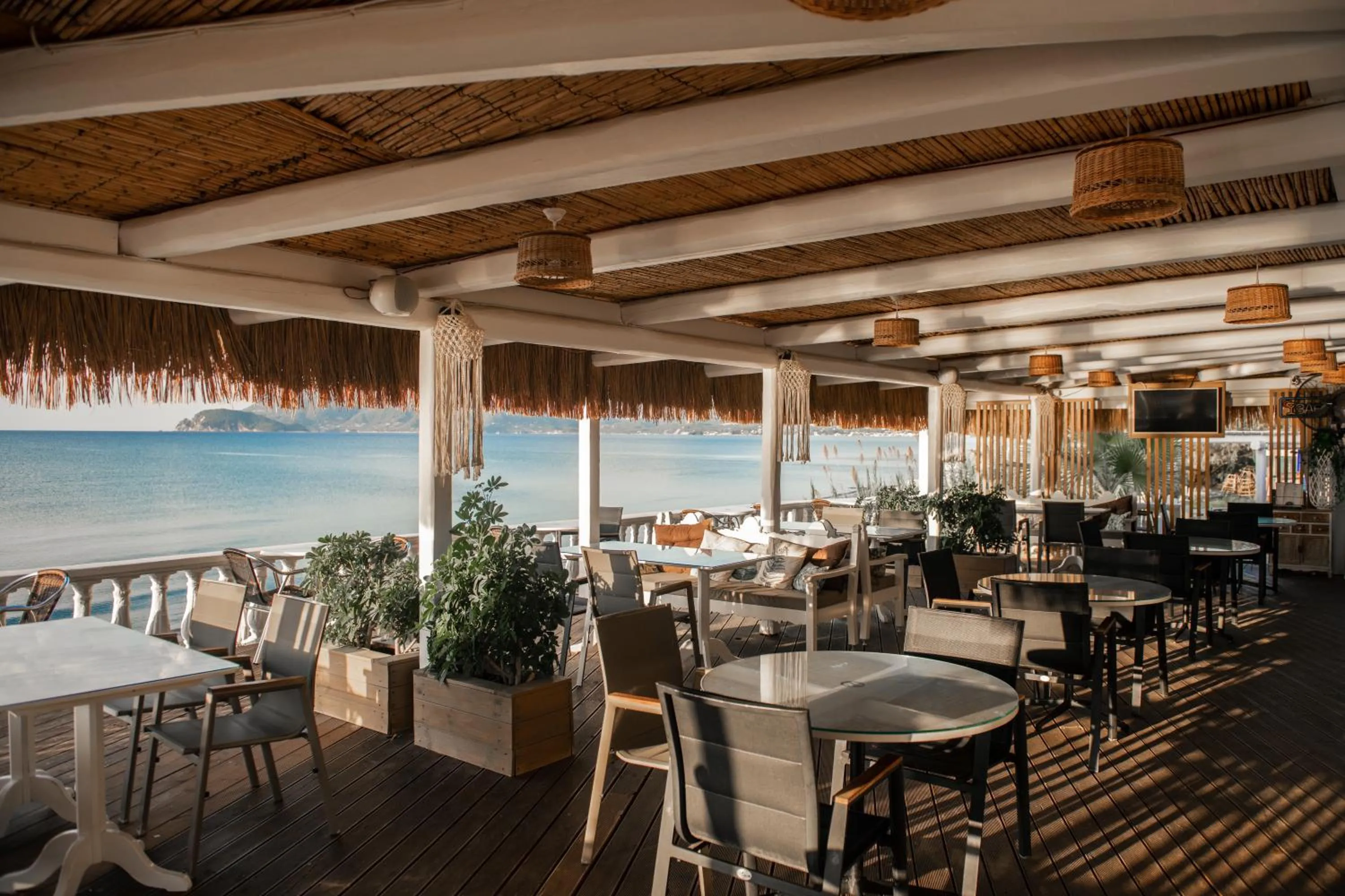 Lounge or bar in Crystal Beach Hotel