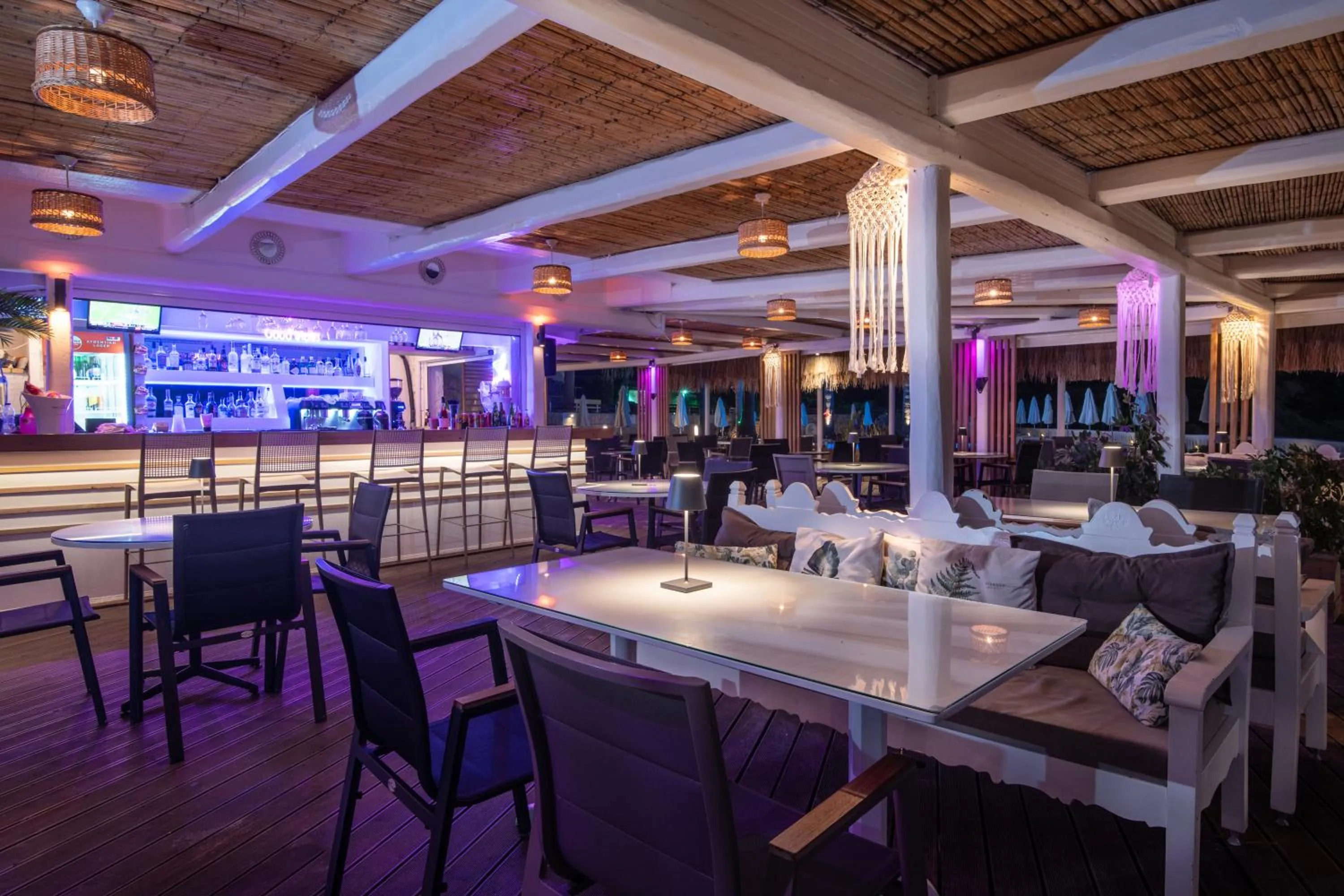 Restaurant/places to eat in Crystal Beach Hotel